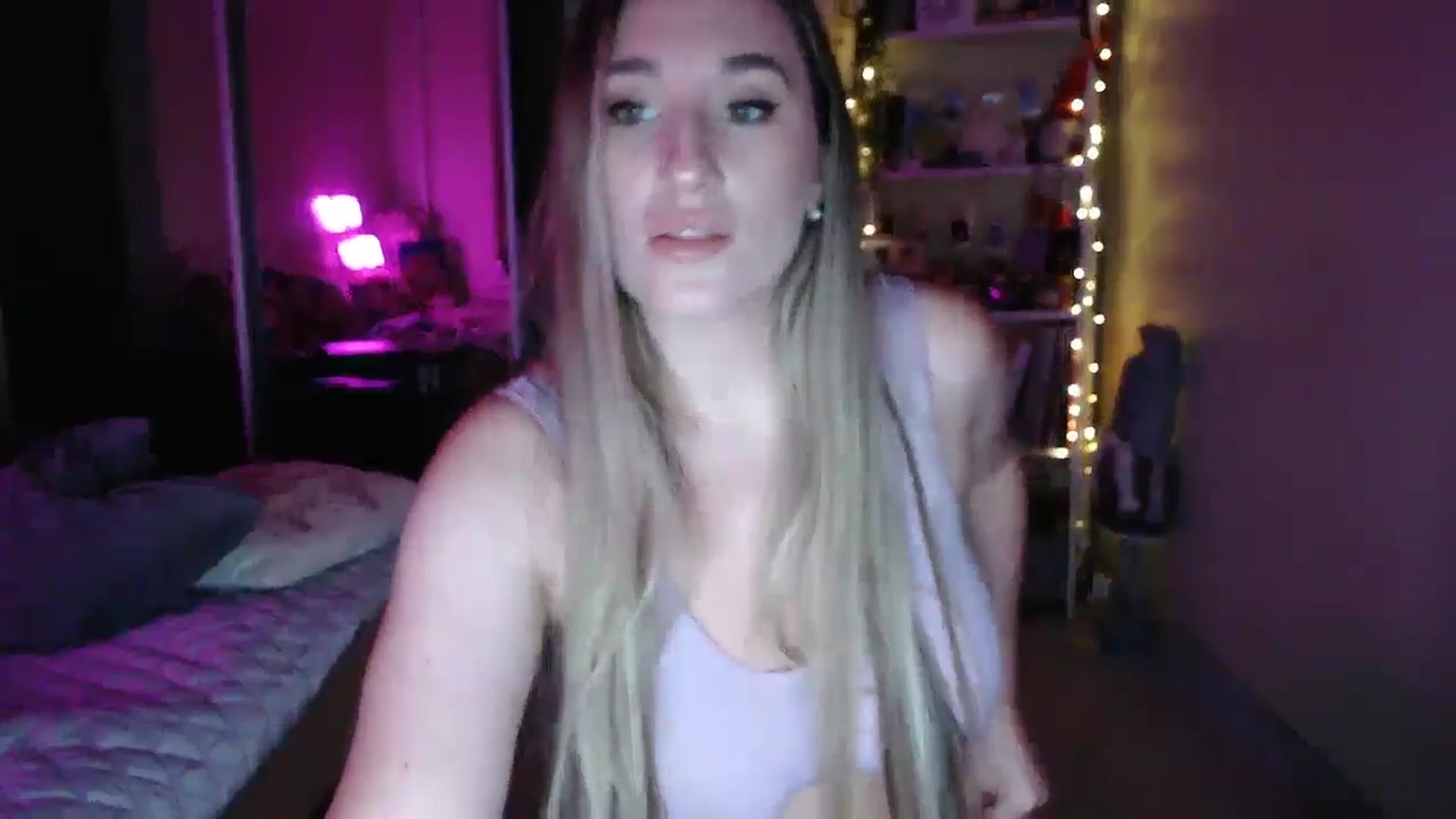Gallery image thumbnail from Adriana_b's myfreecams stream on, 10/19/2025, 17:36 image 5 of 20