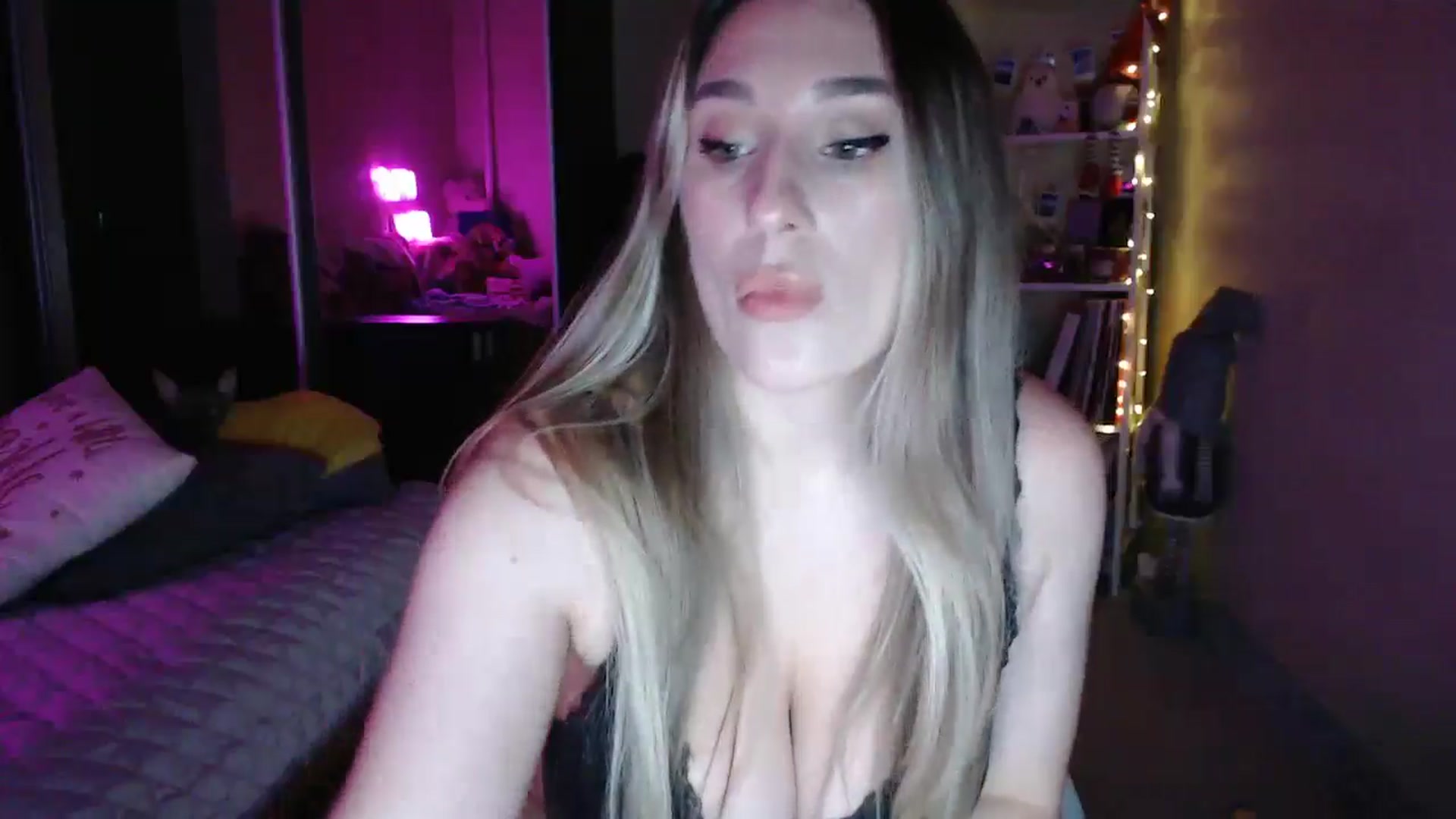 Gallery image thumbnail from Adriana_b's myfreecams stream on, 10/25/2025, 16:45 image 7 of 20