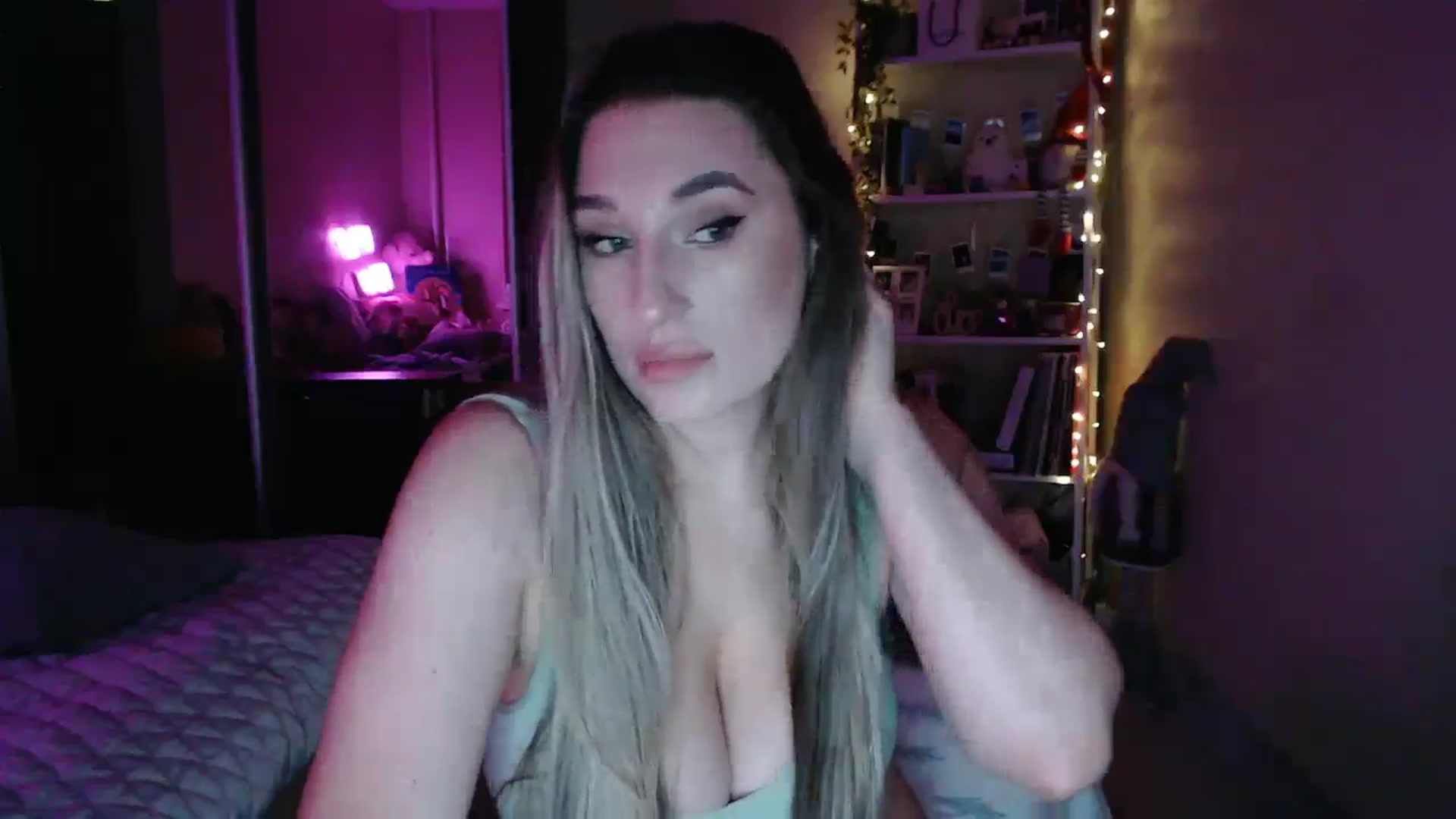 Gallery image thumbnail from Adriana_b's myfreecams stream on, 10/26/2025, 18:10 image 19 of 20