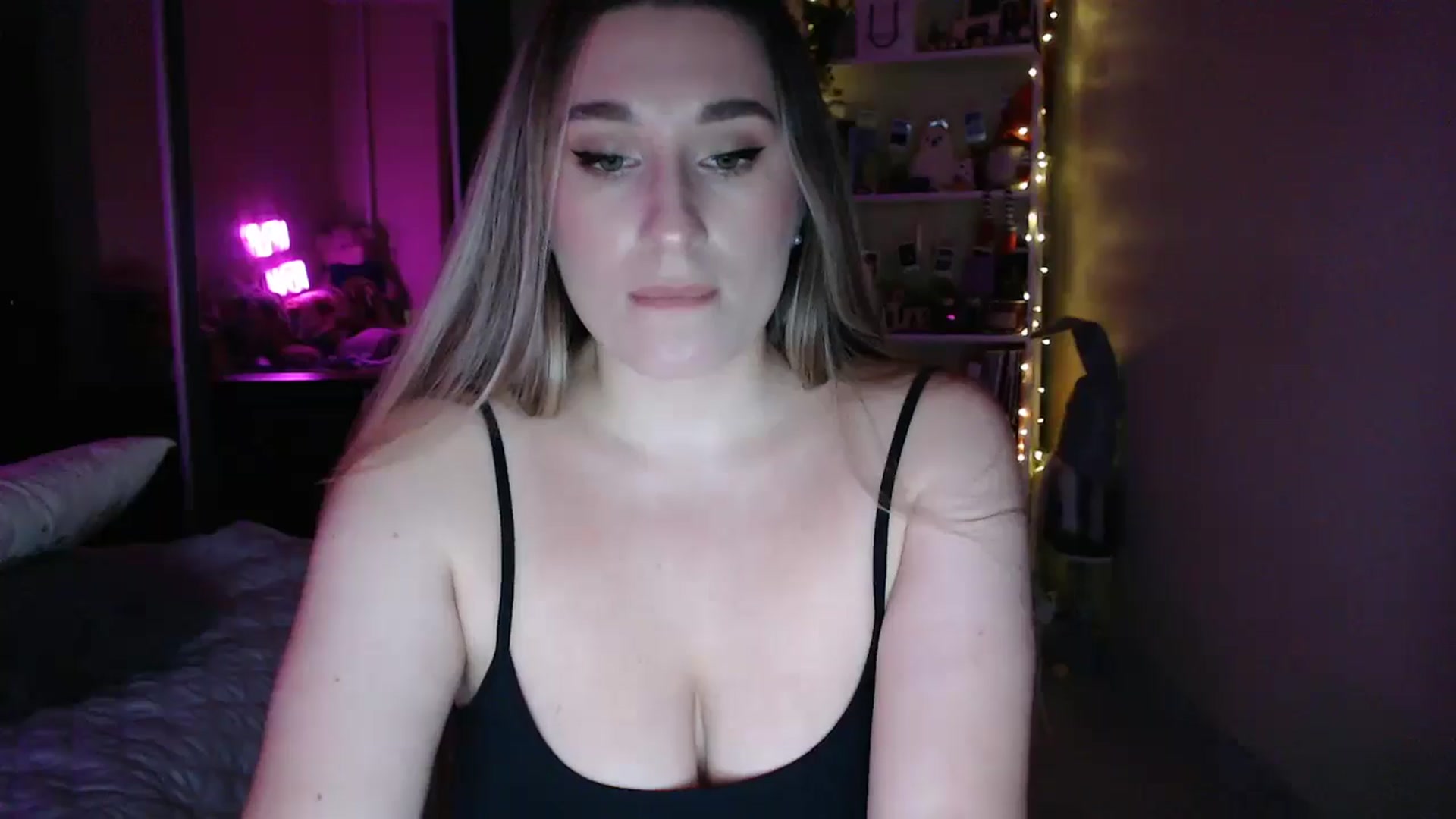 Gallery image thumbnail from Adriana_b's myfreecams stream on, 11/09/2025, 18:54 image 16 of 20