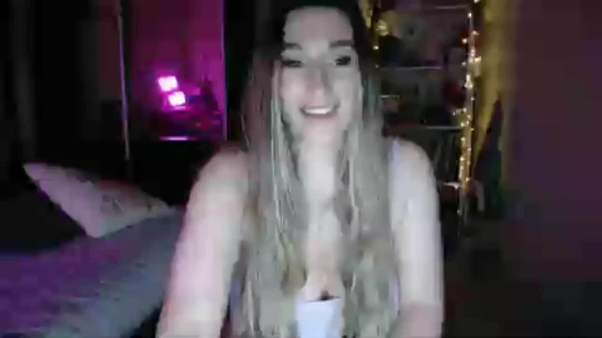 Gallery image thumbnail from Adriana_b's myfreecams stream on, 03/01/2026, 18:27 image 6 of 20