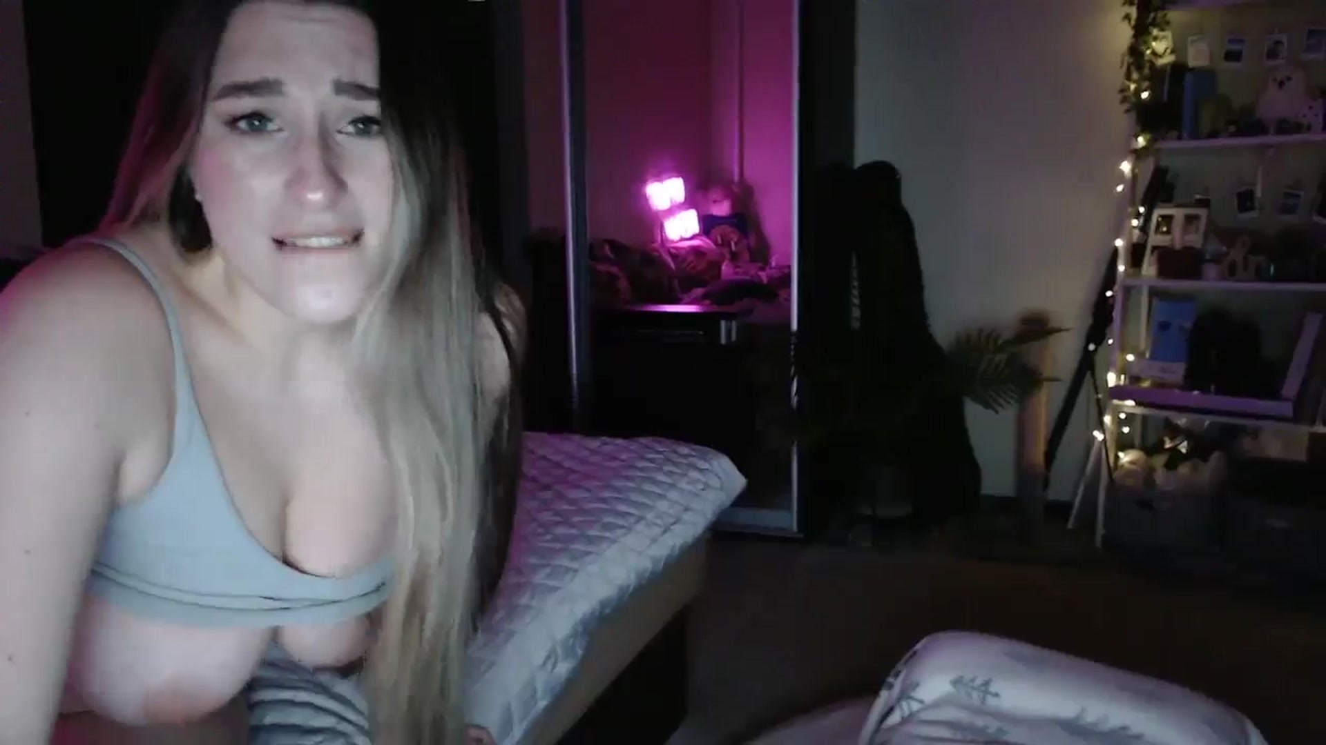 Gallery image thumbnail from Adriana_b's myfreecams stream on, 03/14/2026, 18:19 image 16 of 20