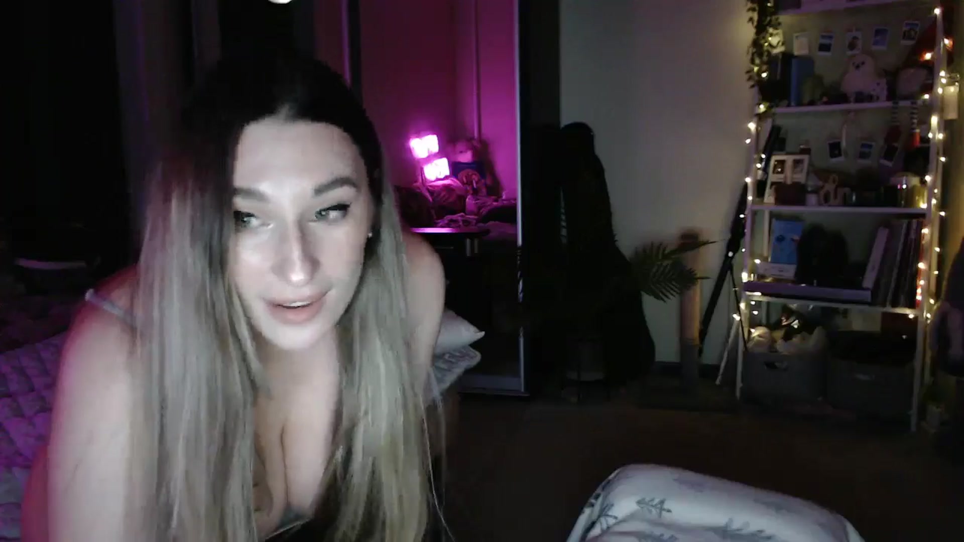 Gallery image thumbnail from Adriana_b's myfreecams stream on, 03/14/2026, 18:19 image 10 of 20