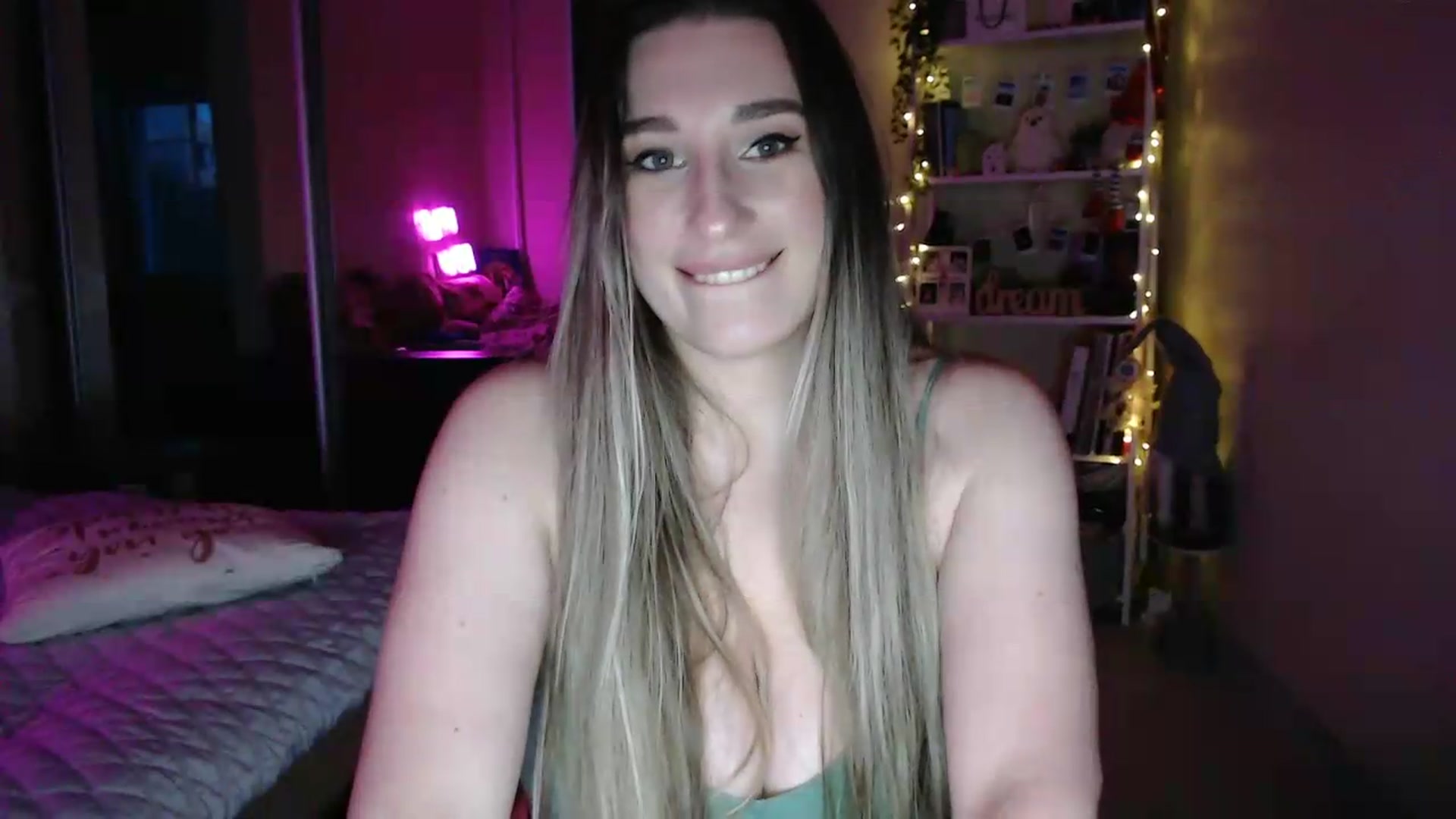 Gallery image thumbnail from Adriana_b's myfreecams stream on, 05/31/2026, 18:14 image 19 of 20