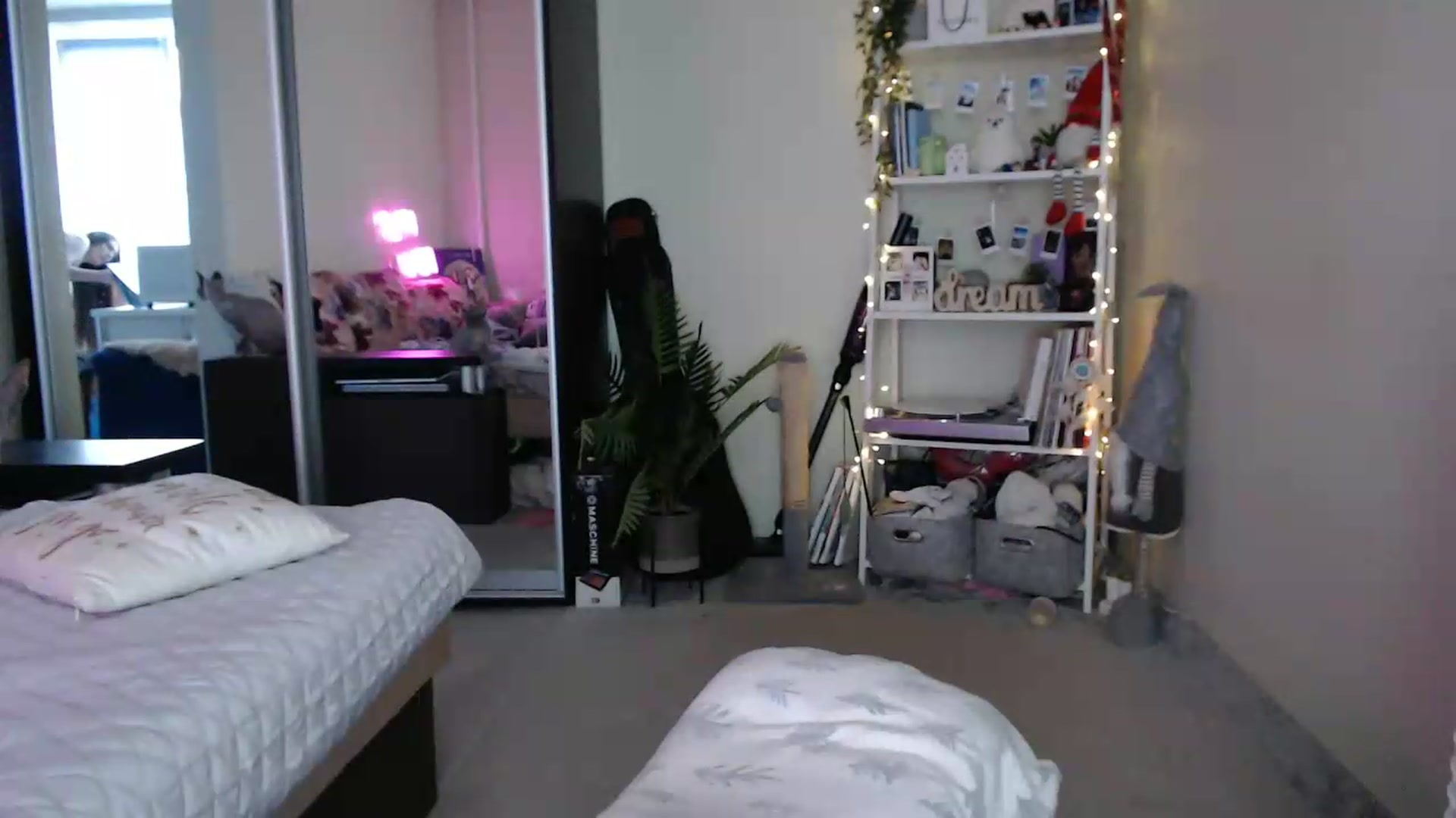 Gallery image thumbnail from Adriana_b's myfreecams stream on, 06/28/2026, 16:54 image 17 of 20