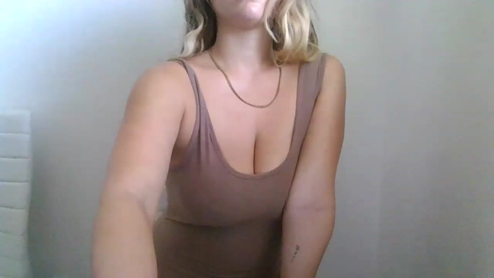 Gallery image thumbnail from Adrianaxx18's myfreecams stream on, 11/14/2022, 13:59 image 13 of 20