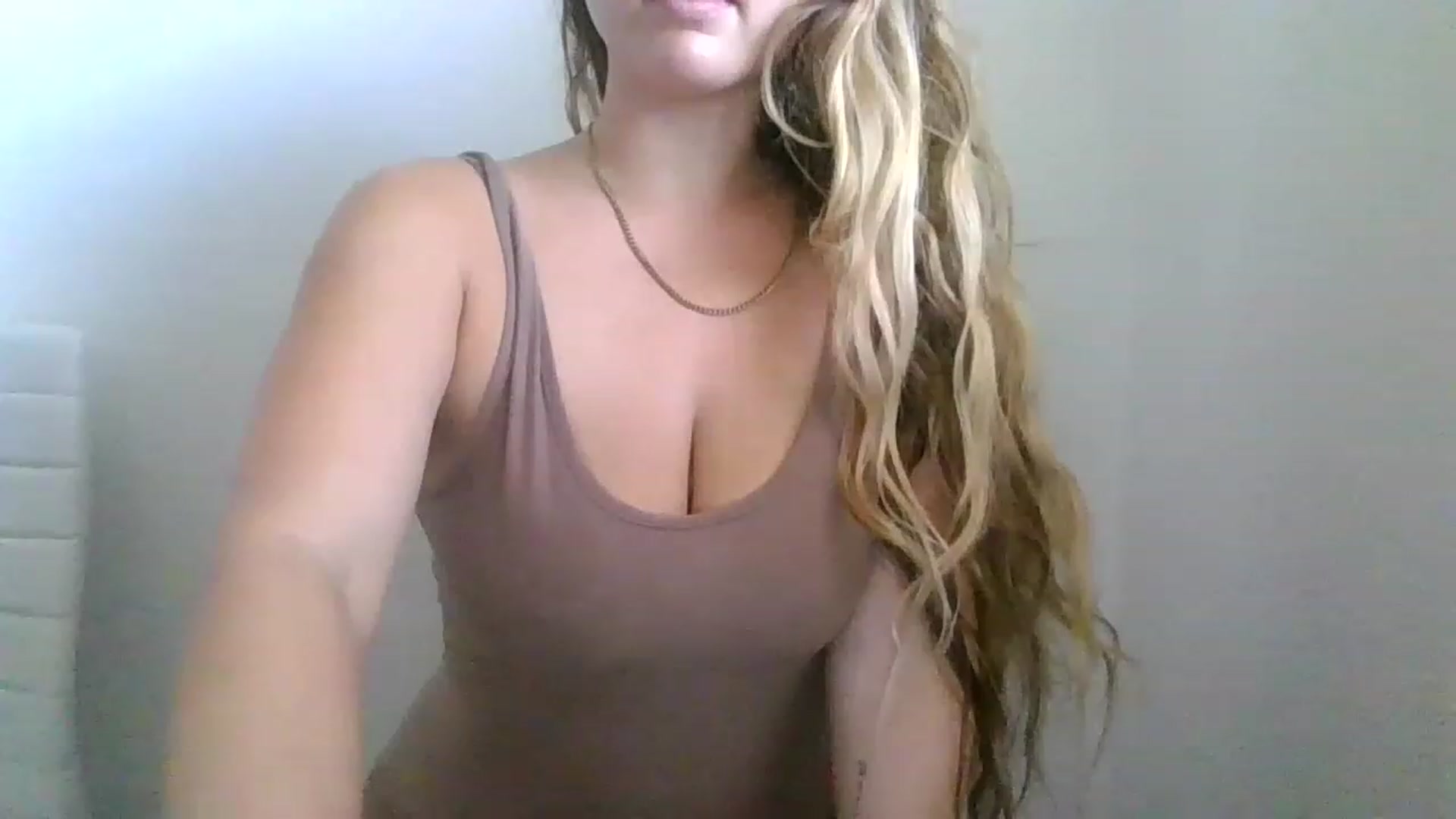 Gallery image thumbnail from Adrianaxx18's myfreecams stream on, 11/14/2022, 13:59 image 12 of 20
