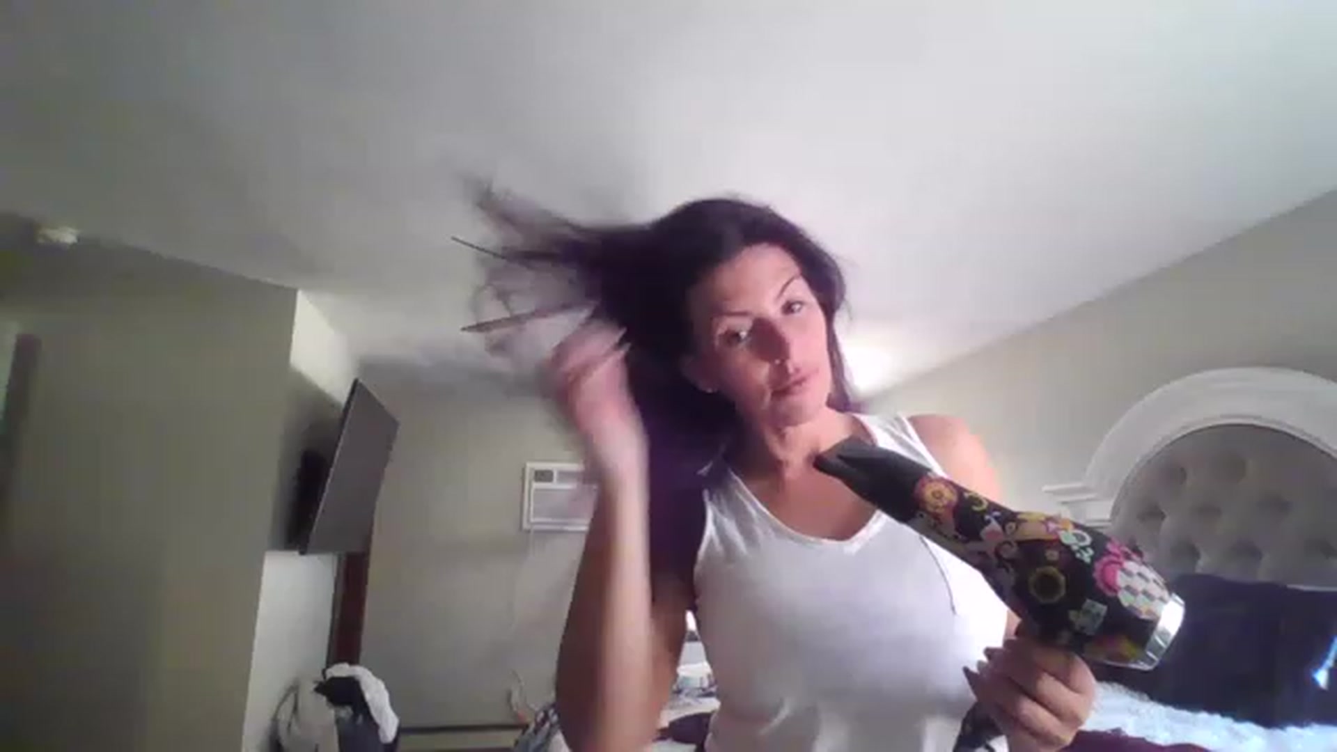 Gallery image thumbnail from Adrianna44's myfreecams stream on, 04/20/2023, 15:54 image 5 of 20