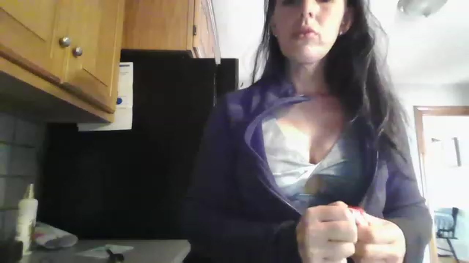 Gallery image thumbnail from Adrianna44's myfreecams stream on, 04/22/2023, 19:22 image 18 of 20