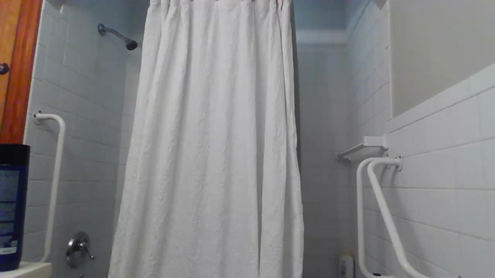 Gallery image thumbnail from Adrianna44's myfreecams stream on, 04/24/2023, 22:22 image 4 of 20