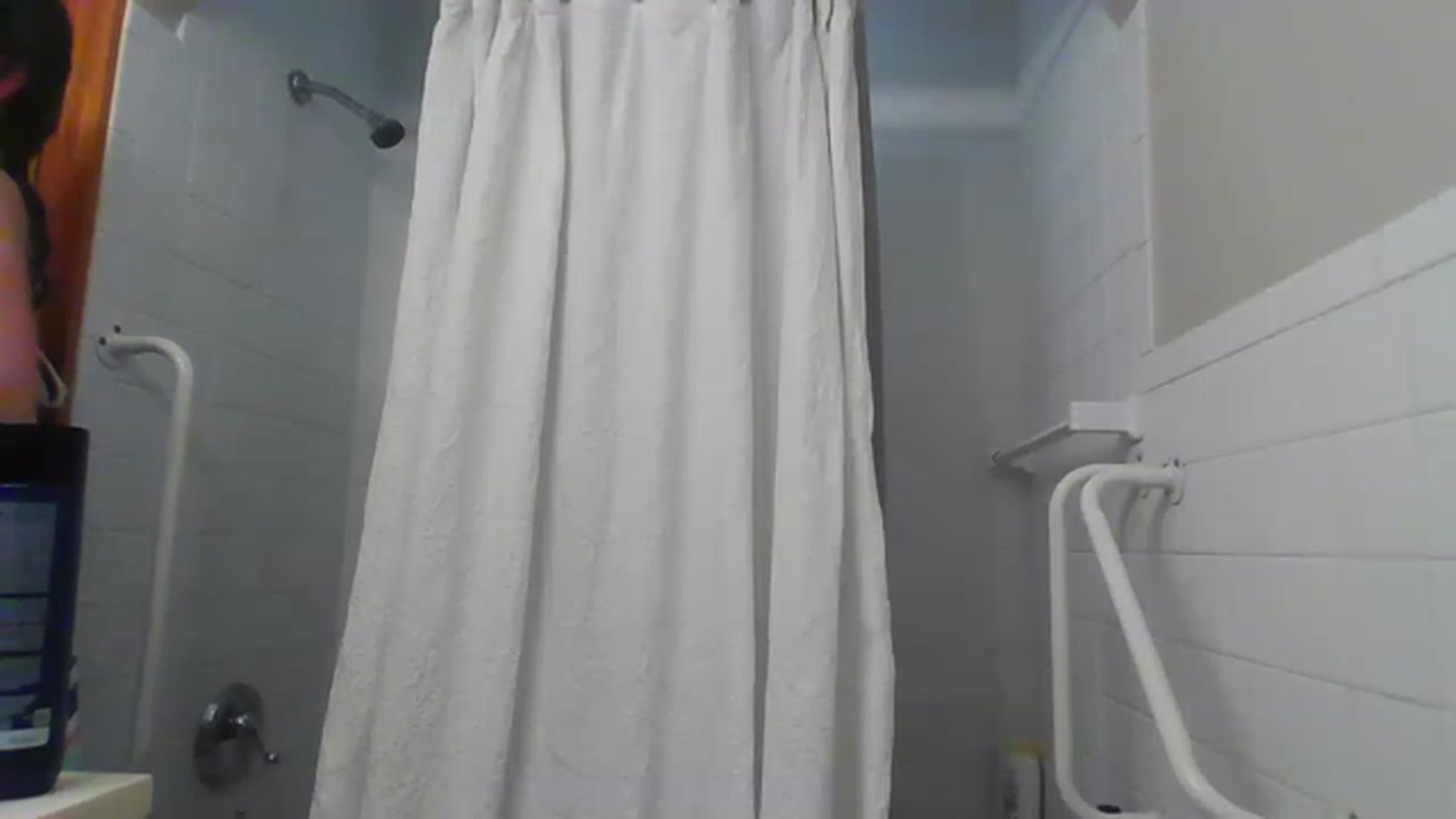 Gallery image thumbnail from Adrianna44's myfreecams stream on, 04/24/2023, 22:22 image 2 of 20