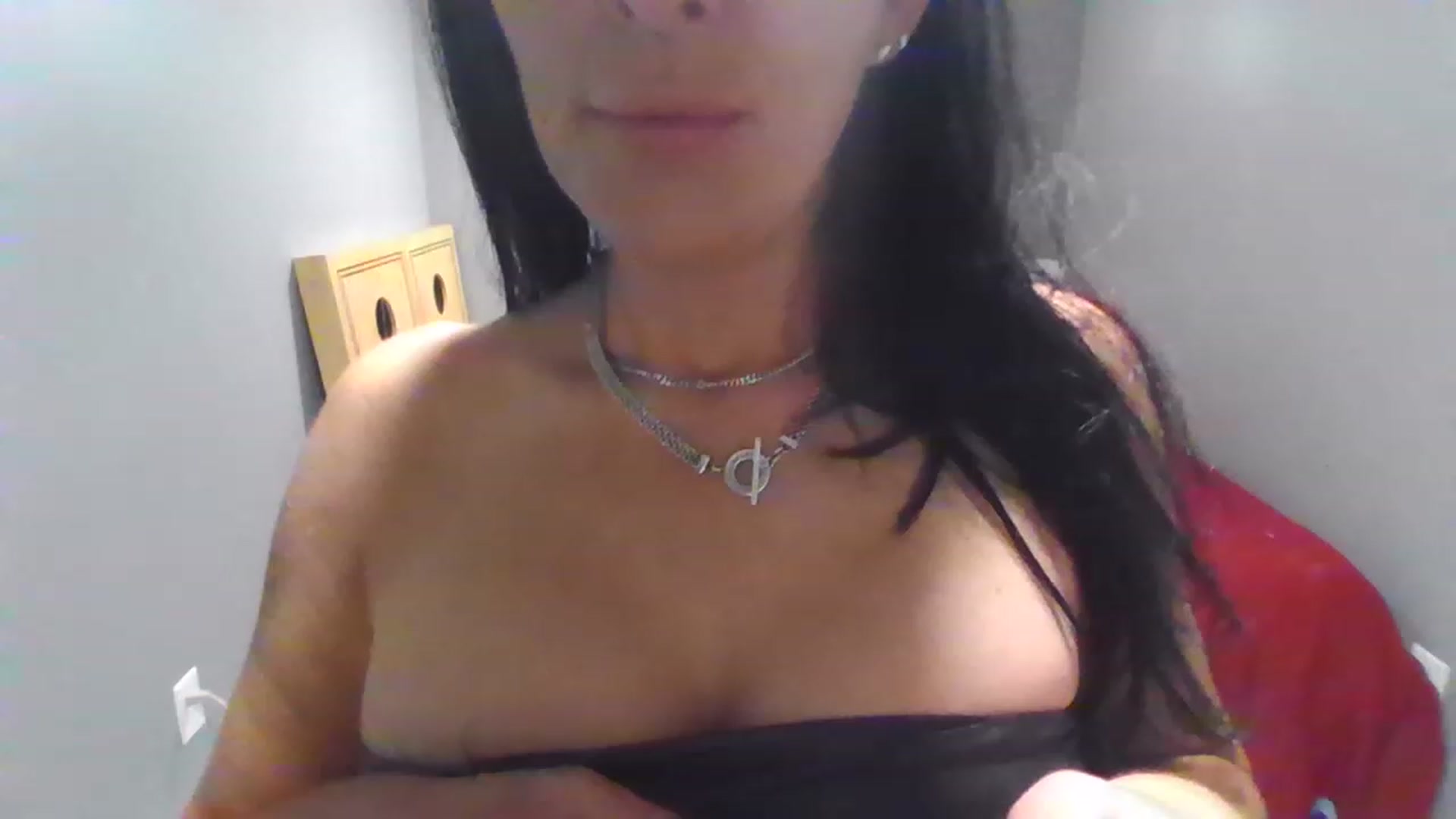 Gallery image thumbnail from Adrianna44's myfreecams stream on, 05/12/2023, 13:15 image 10 of 20