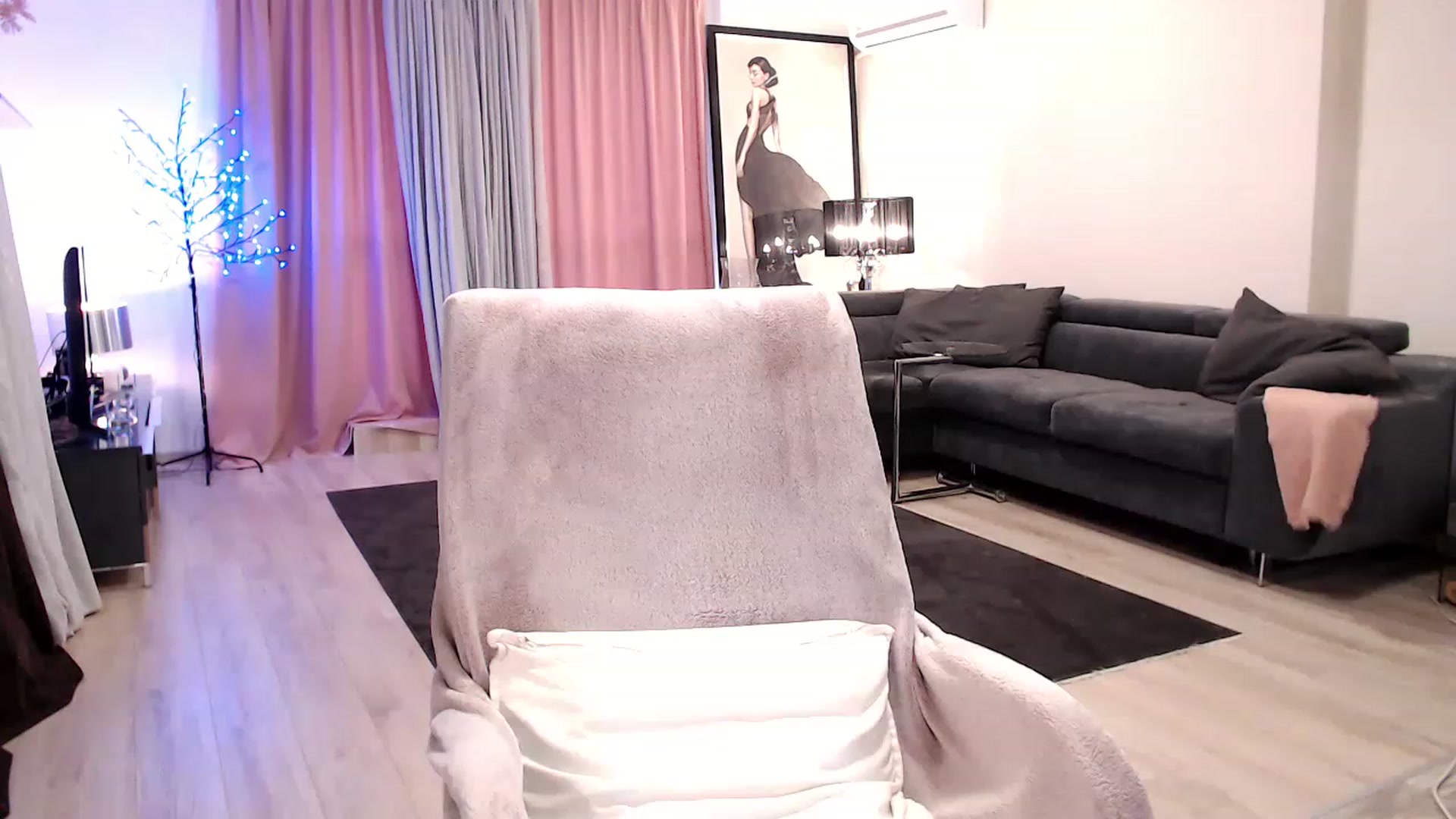 Gallery image thumbnail from Adrianna__'s myfreecams stream on, 03/11/2023, 15:45 image 7 of 20