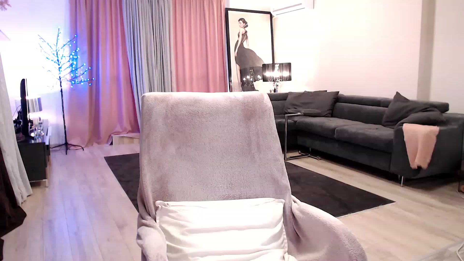 Gallery image thumbnail from Adrianna__'s myfreecams stream on, 03/11/2023, 15:45 image 6 of 20