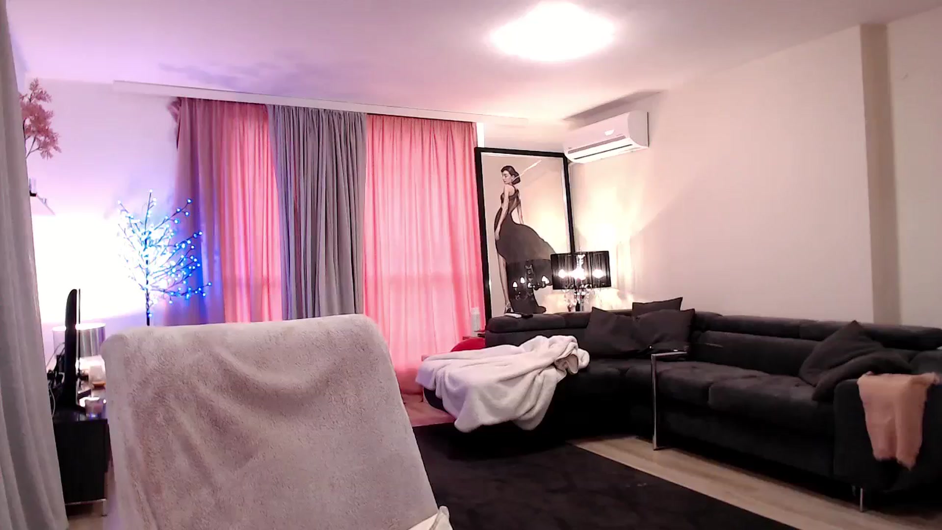 Gallery image thumbnail from Adrianna__'s myfreecams stream on, 06/16/2023, 08:04 image 9 of 20
