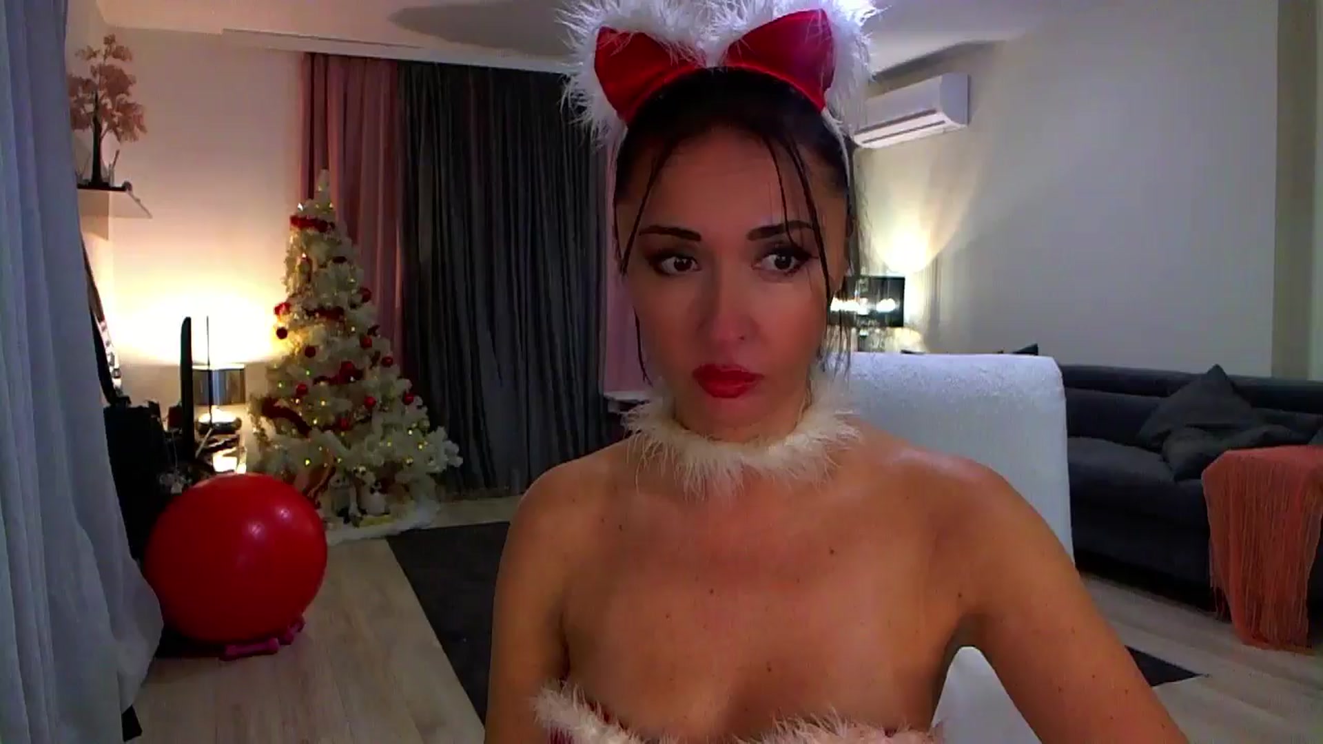 Gallery image thumbnail from Adrianna__'s myfreecams stream on, 12/26/2024, 15:14 image 6 of 20