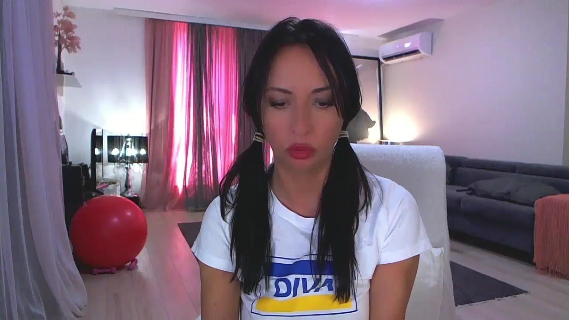 Gallery image thumbnail from Adrianna__'s myfreecams stream on, 06/19/2025, 14:11 image 8 of 20