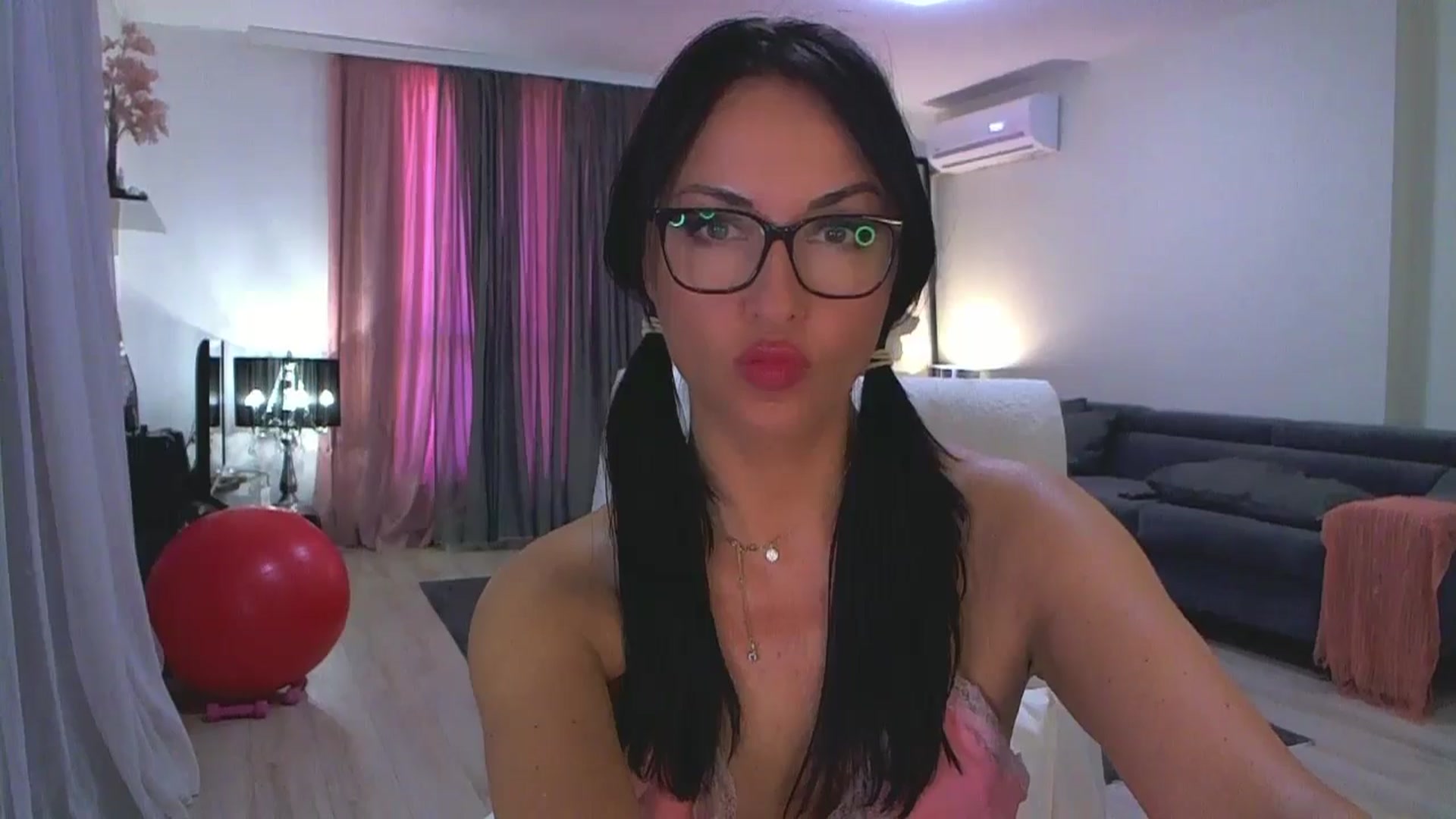 Gallery image thumbnail from Adrianna__'s myfreecams stream on, 06/22/2025, 07:40 image 10 of 20