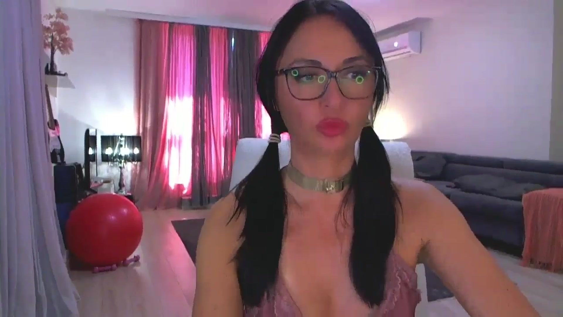 Gallery image thumbnail from Adrianna__'s myfreecams stream on, 07/04/2025, 13:51 image 8 of 20