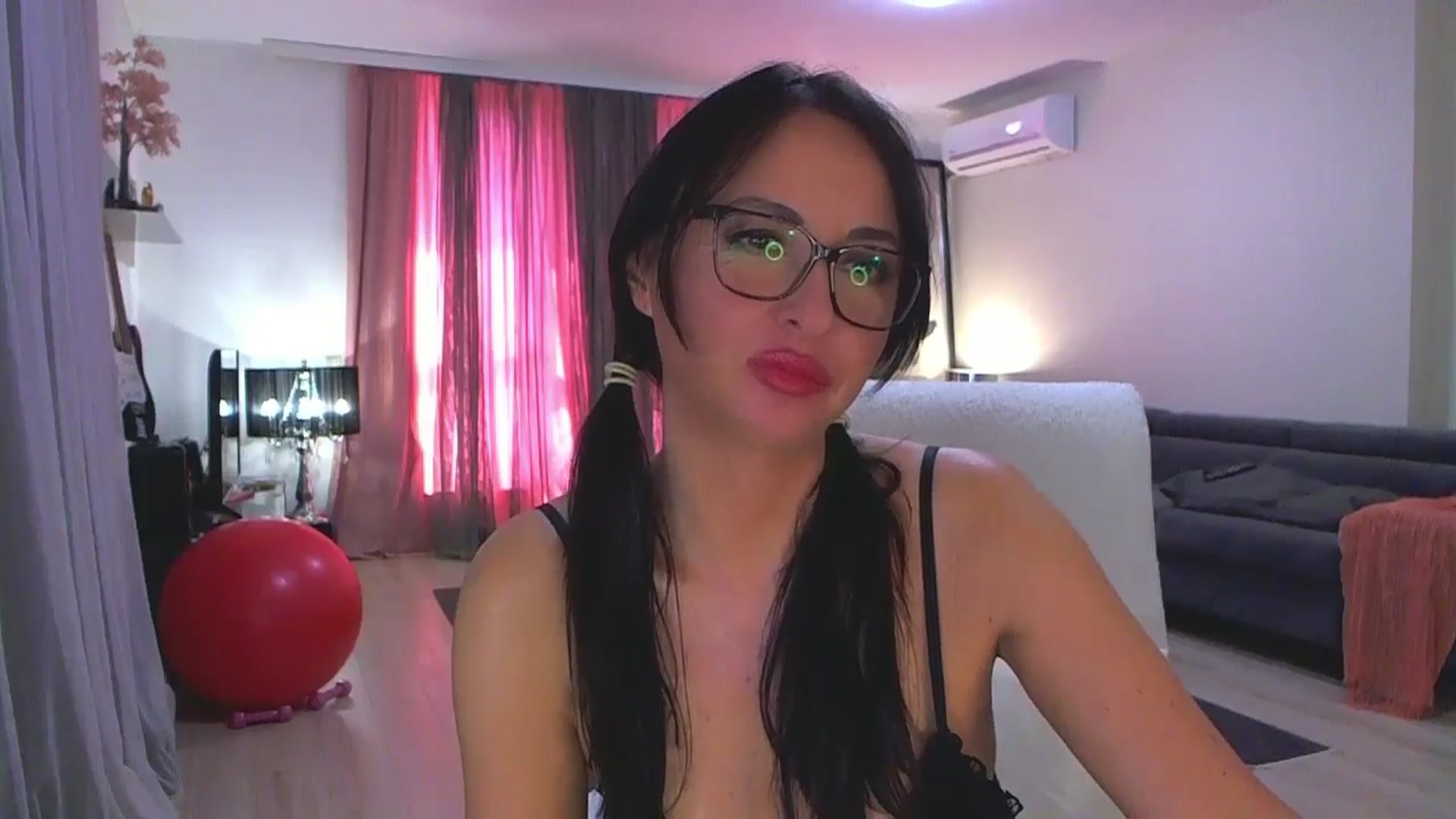 Gallery image thumbnail from Adrianna__'s myfreecams stream on, 07/14/2025, 15:03 image 9 of 20