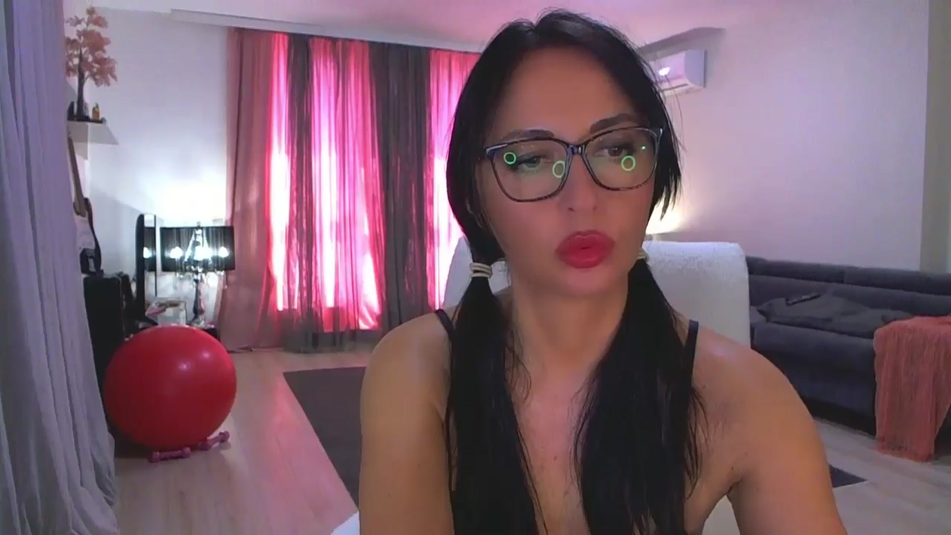 Gallery image thumbnail from Adrianna__'s myfreecams stream on, 07/14/2025, 15:03 image 7 of 20