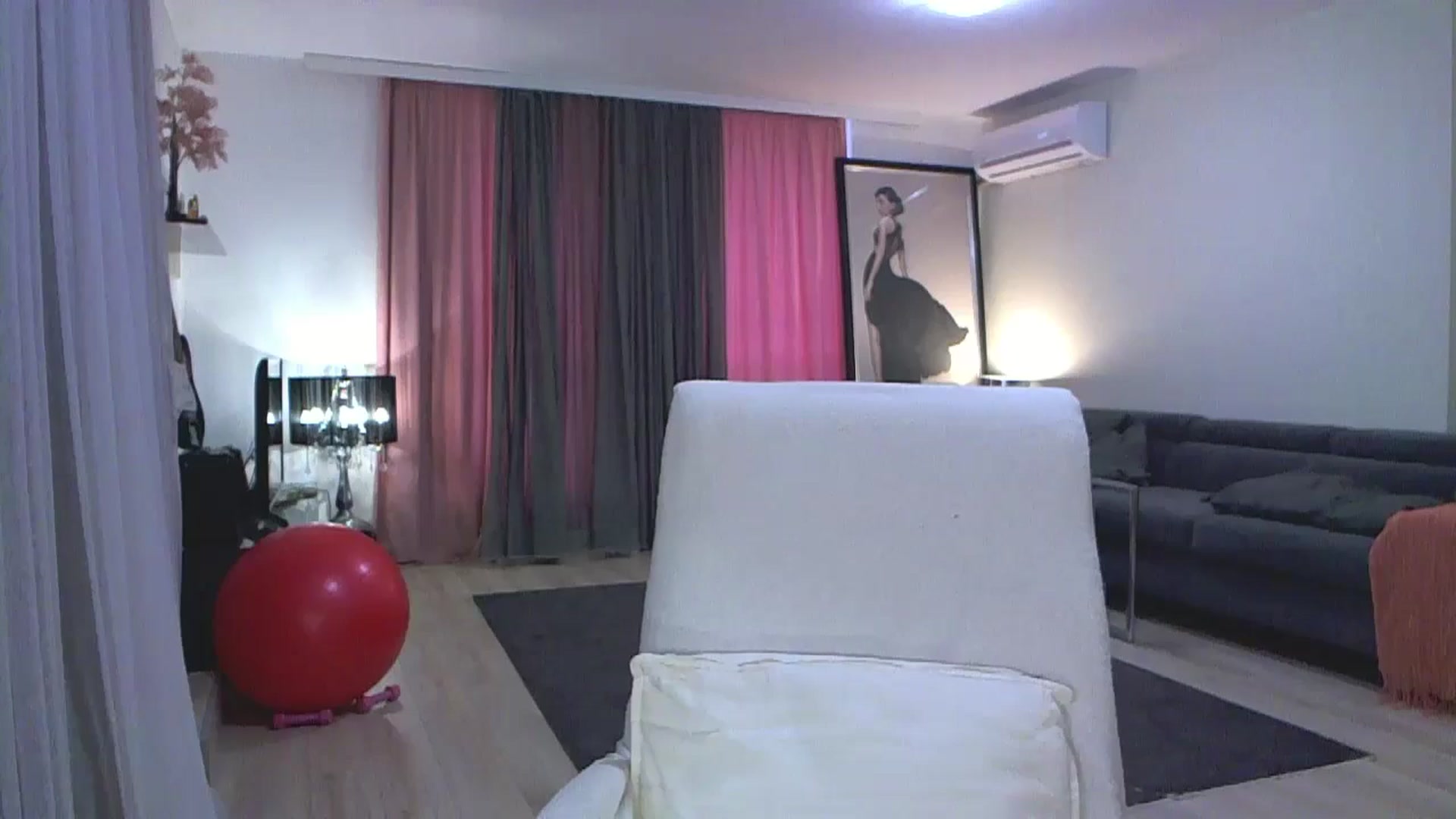 Gallery image thumbnail from Adrianna__'s myfreecams stream on, 08/04/2025, 07:45 image 7 of 20