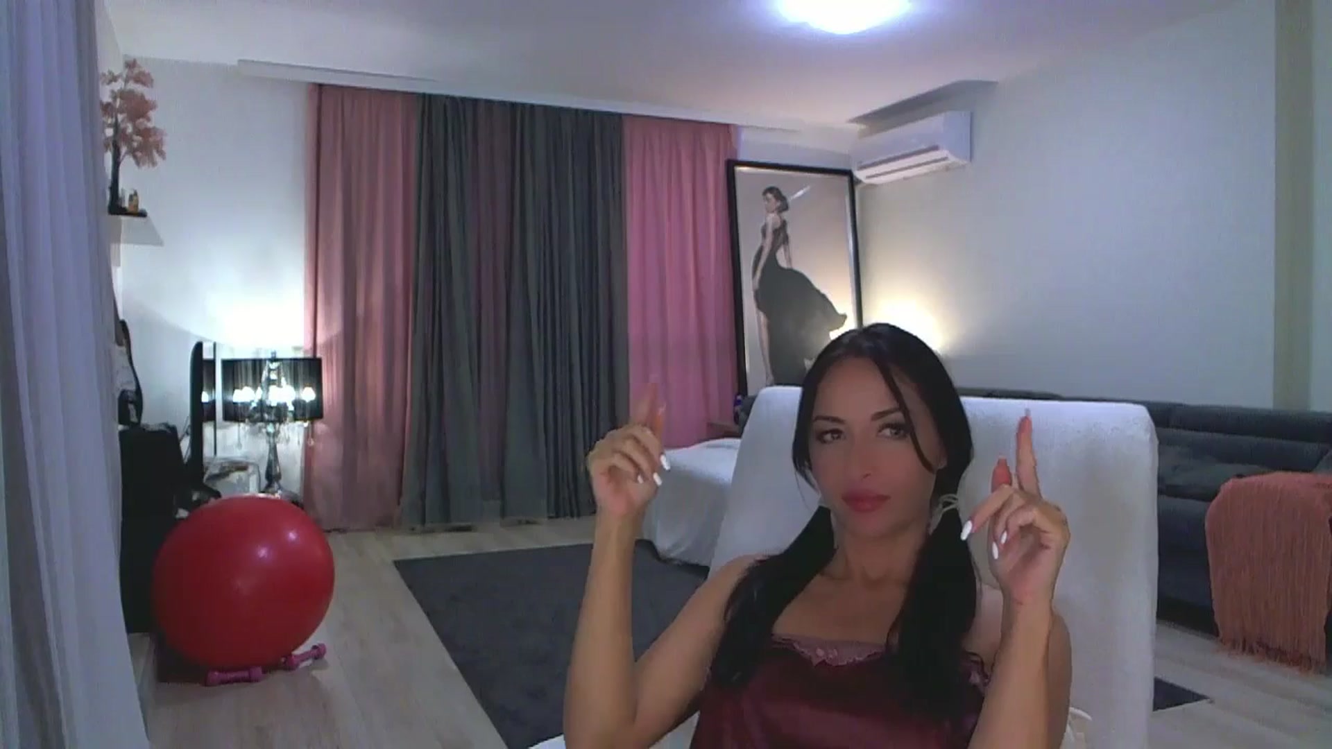 Gallery image thumbnail from Adrianna__'s myfreecams stream on, 08/04/2025, 07:45 image 18 of 20