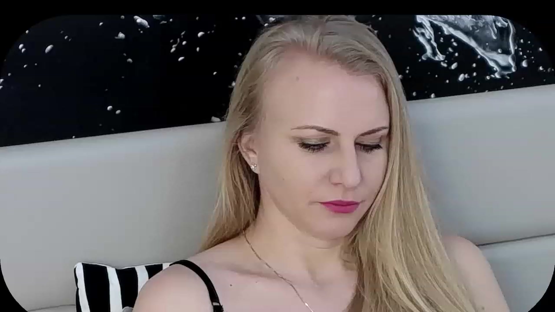 Gallery image thumbnail from Adrianna__K's myfreecams stream on, 12/09/2022, 07:10 image 3 of 20