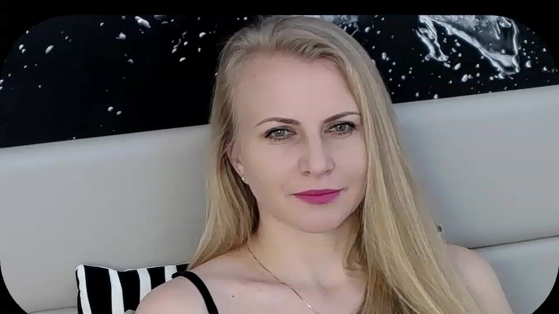 Gallery image thumbnail from Adrianna__K's myfreecams stream on, 12/09/2022, 07:10 image 10 of 20