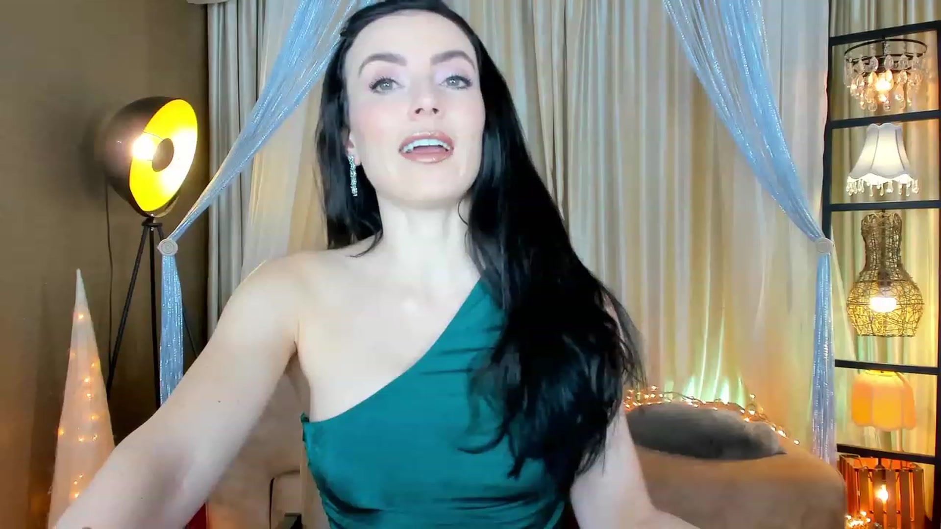 Gallery image thumbnail from AdySweet's myfreecams stream on, 12/17/2022, 24:29 image 9 of 20