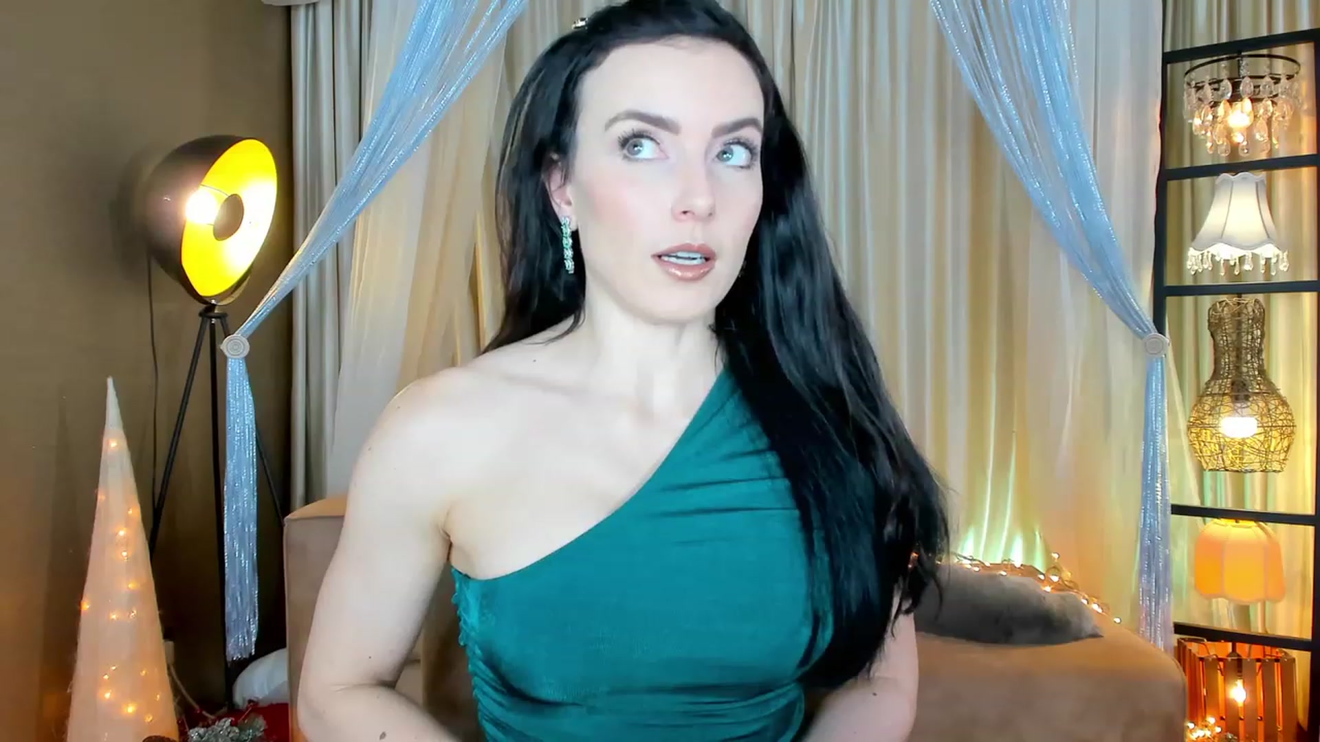 Gallery image thumbnail from AdySweet's myfreecams stream on, 12/17/2022, 24:29 image 10 of 20