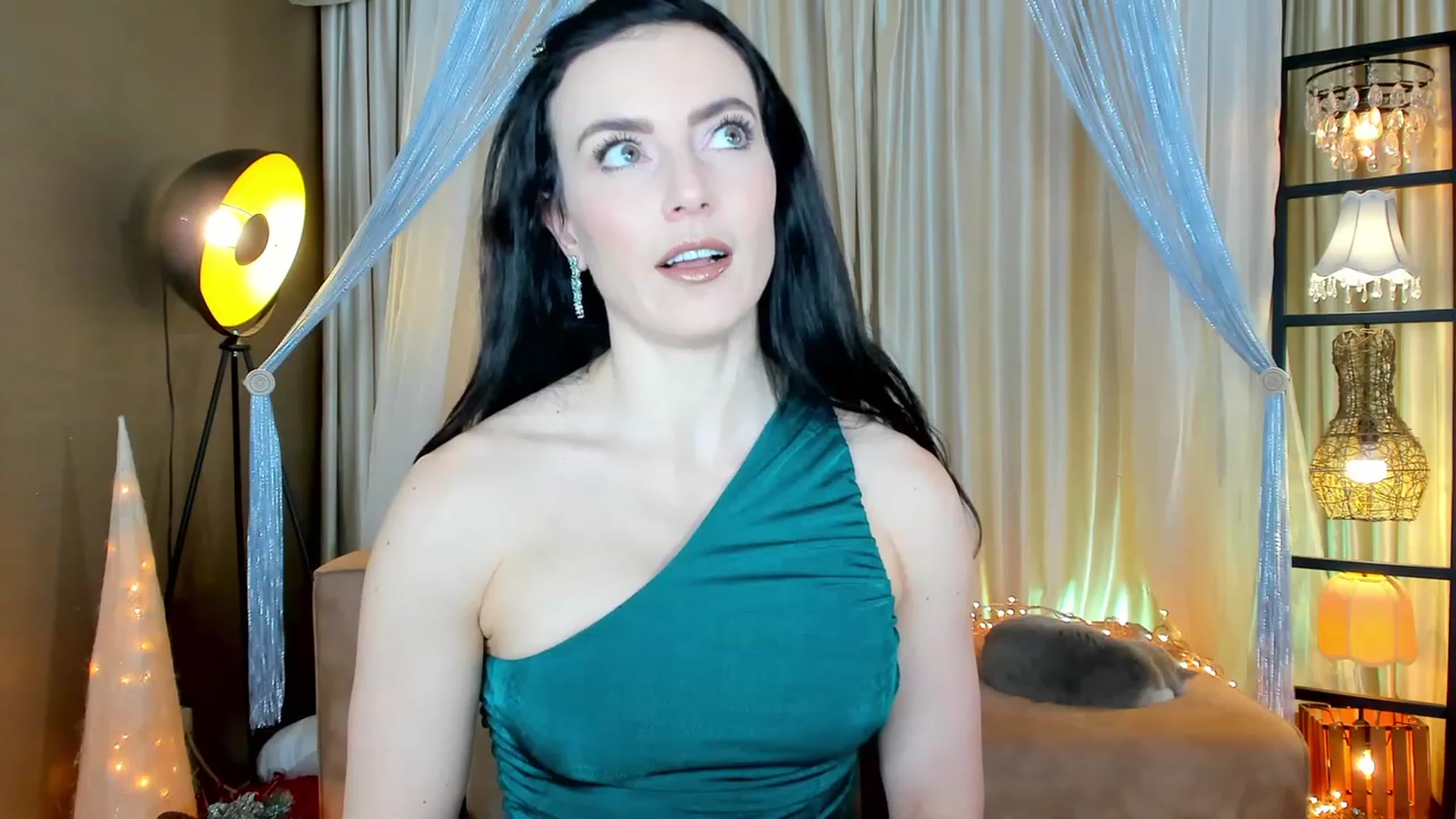 Gallery image thumbnail from AdySweet's myfreecams stream on, 12/17/2022, 24:29 image 2 of 20