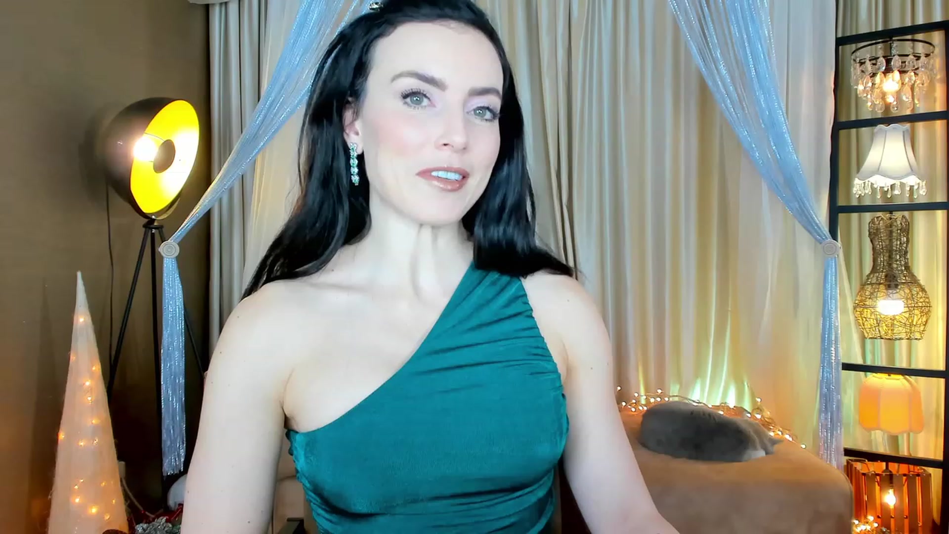 Gallery image thumbnail from AdySweet's myfreecams stream on, 12/17/2022, 24:29 image 7 of 20
