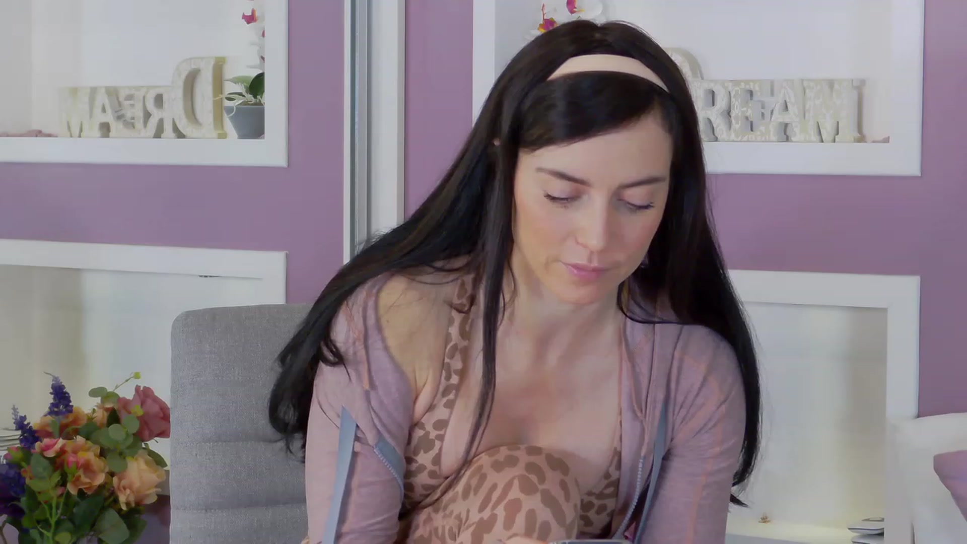 Gallery image thumbnail from AdySweet's myfreecams stream on, 05/02/2023, 24:37 image 6 of 20