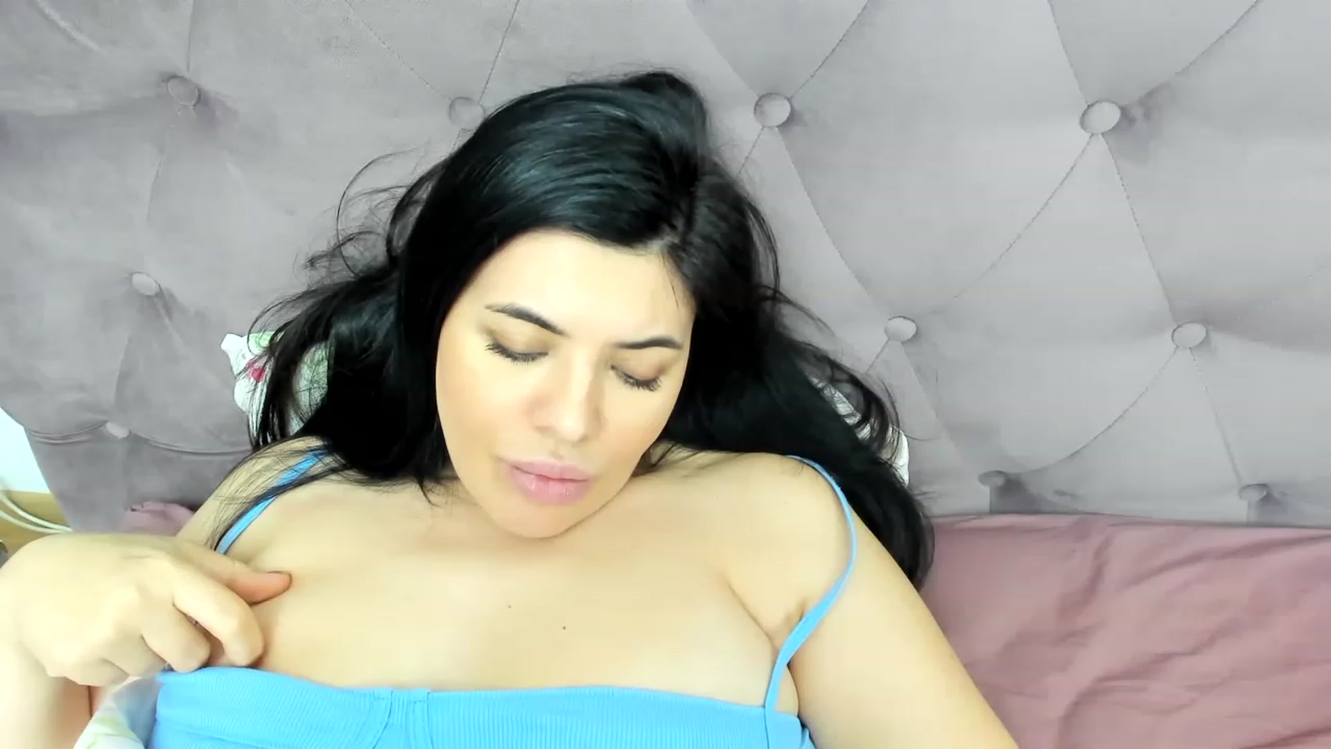 Gallery image thumbnail from Aeena's myfreecams stream on, 12/27/2022, 23:05 image 1 of 20