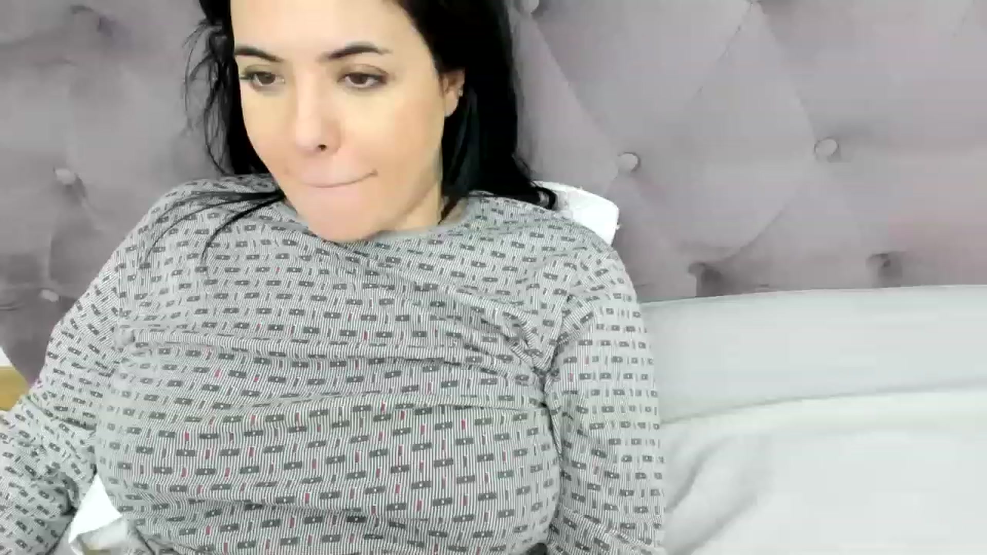 Gallery image thumbnail from Aeena's myfreecams stream on, 01/03/2023, 23:04 image 4 of 20