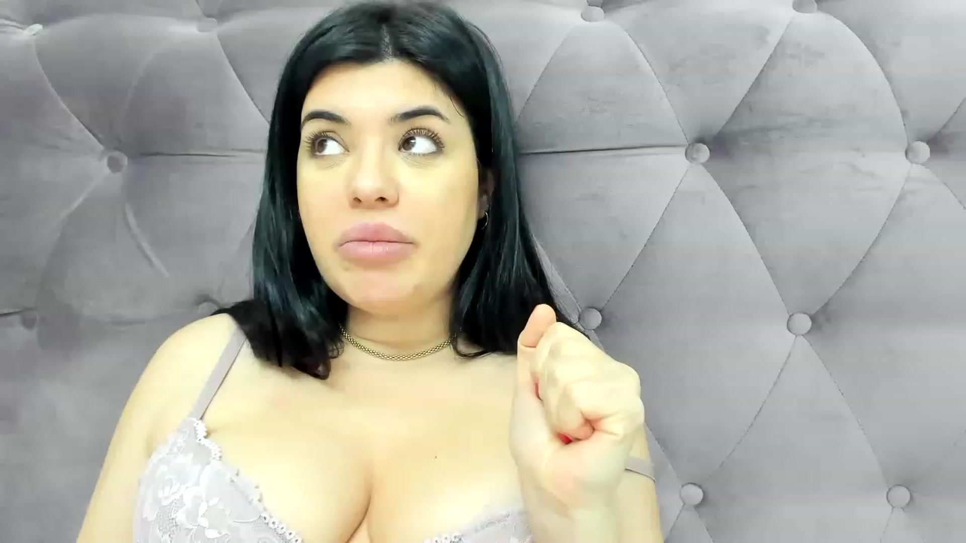 Gallery image thumbnail from Aeena's myfreecams stream on, 01/04/2023, 22:38 image 18 of 20