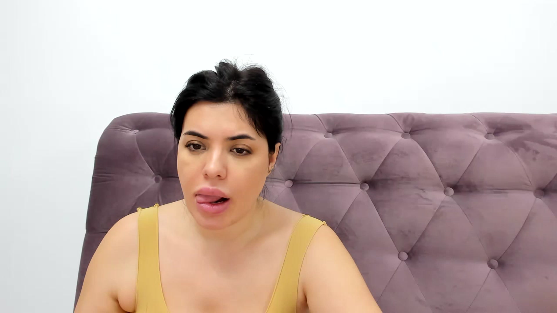 Gallery image thumbnail from Aeena's myfreecams stream on, 01/06/2023, 23:14 image 12 of 20
