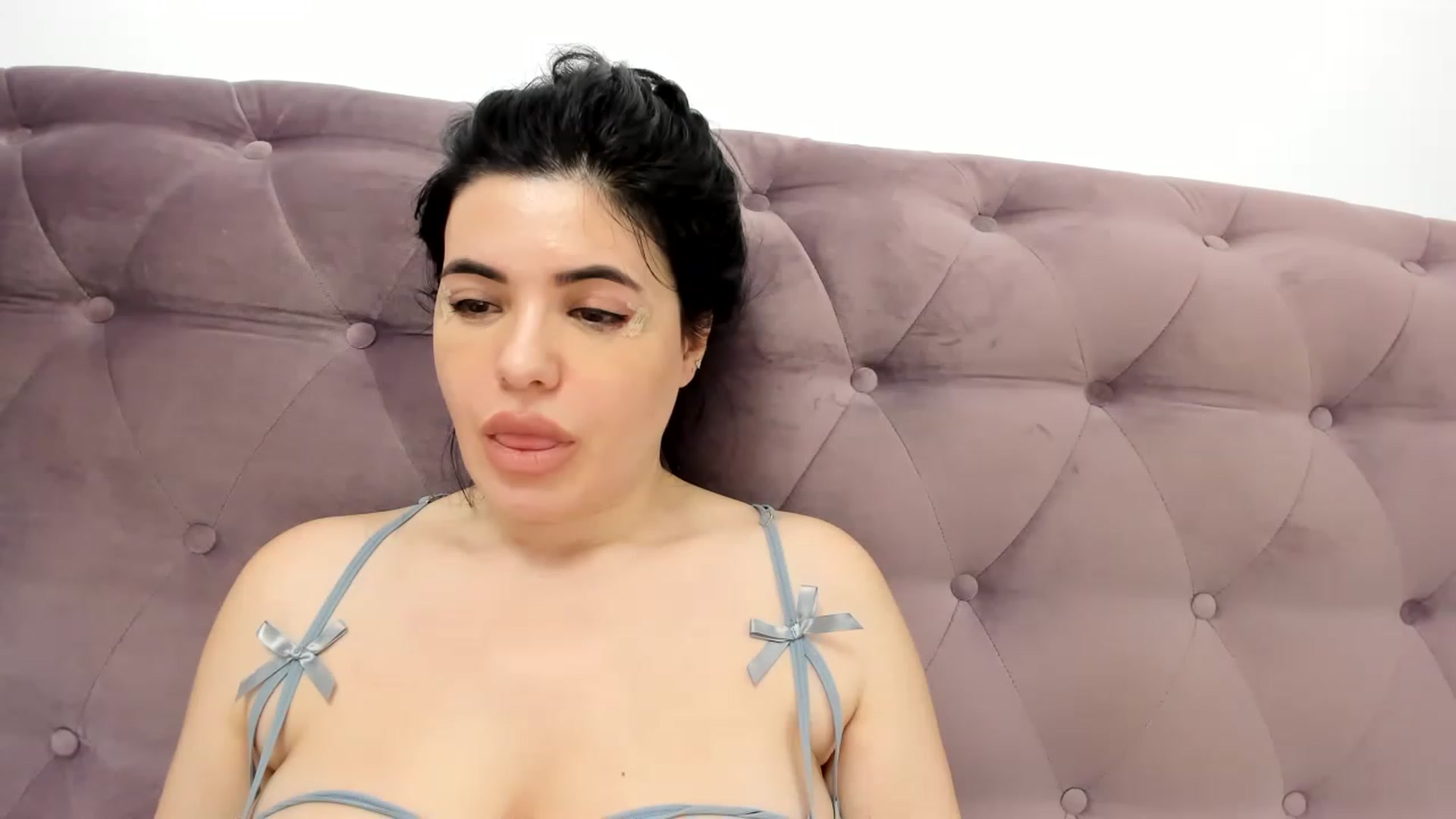 Gallery image thumbnail from Aeena's myfreecams stream on, 04/20/2023, 22:05 image 17 of 20