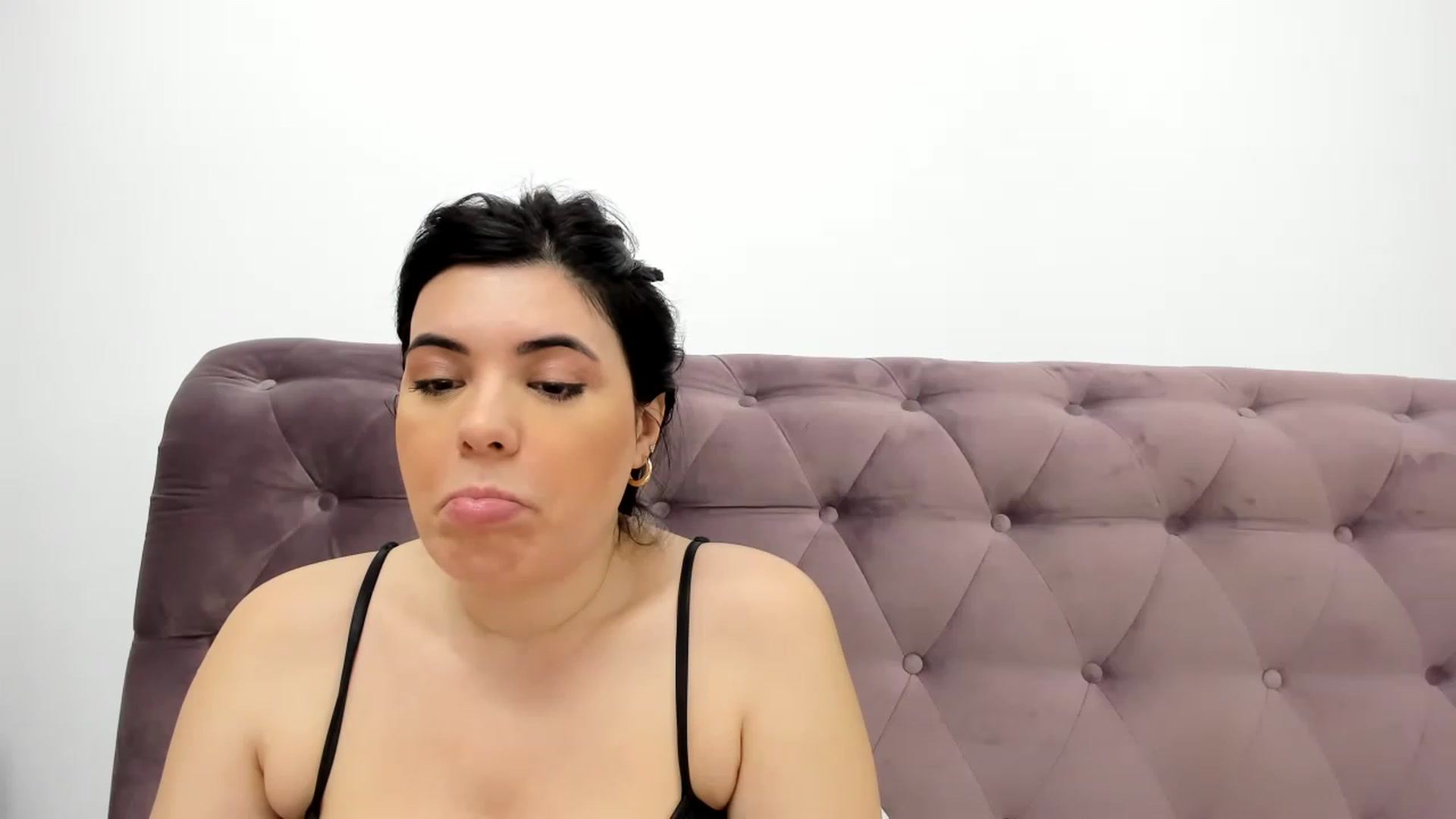 Gallery image thumbnail from Aeena's myfreecams stream on, 05/24/2023, 21:06 image 2 of 20