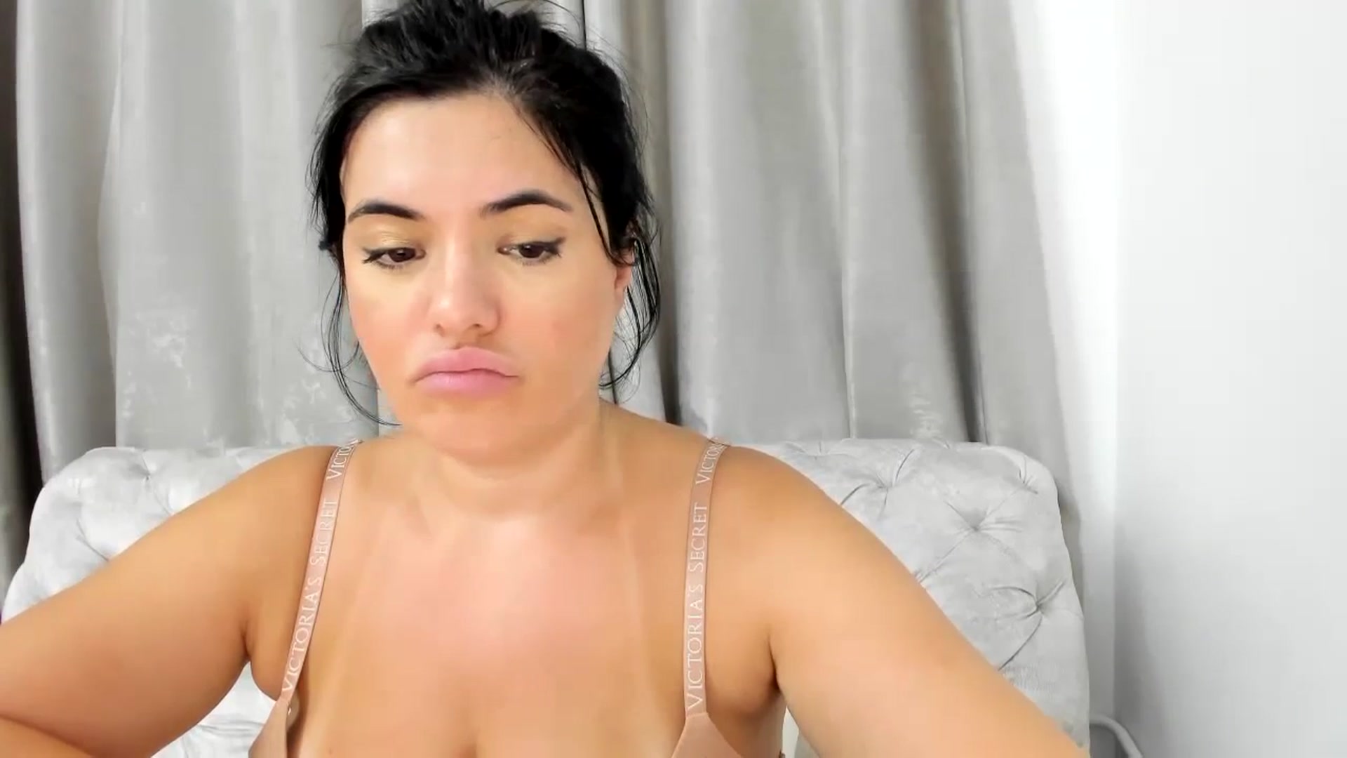 Gallery image thumbnail from Aeena's myfreecams stream on, 08/10/2023, 22:04 image 4 of 20