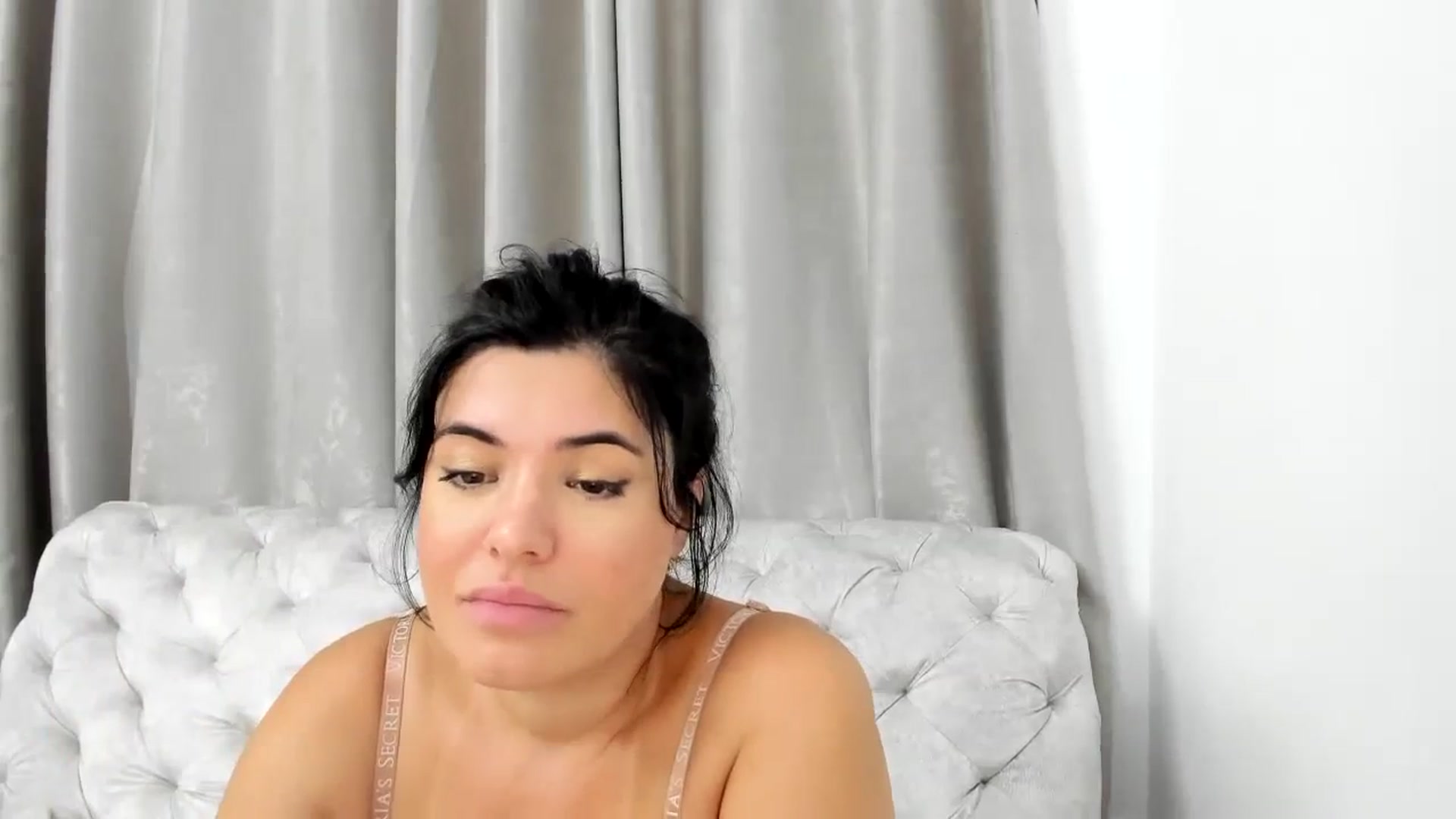 Gallery image thumbnail from Aeena's myfreecams stream on, 08/10/2023, 22:04 image 10 of 20