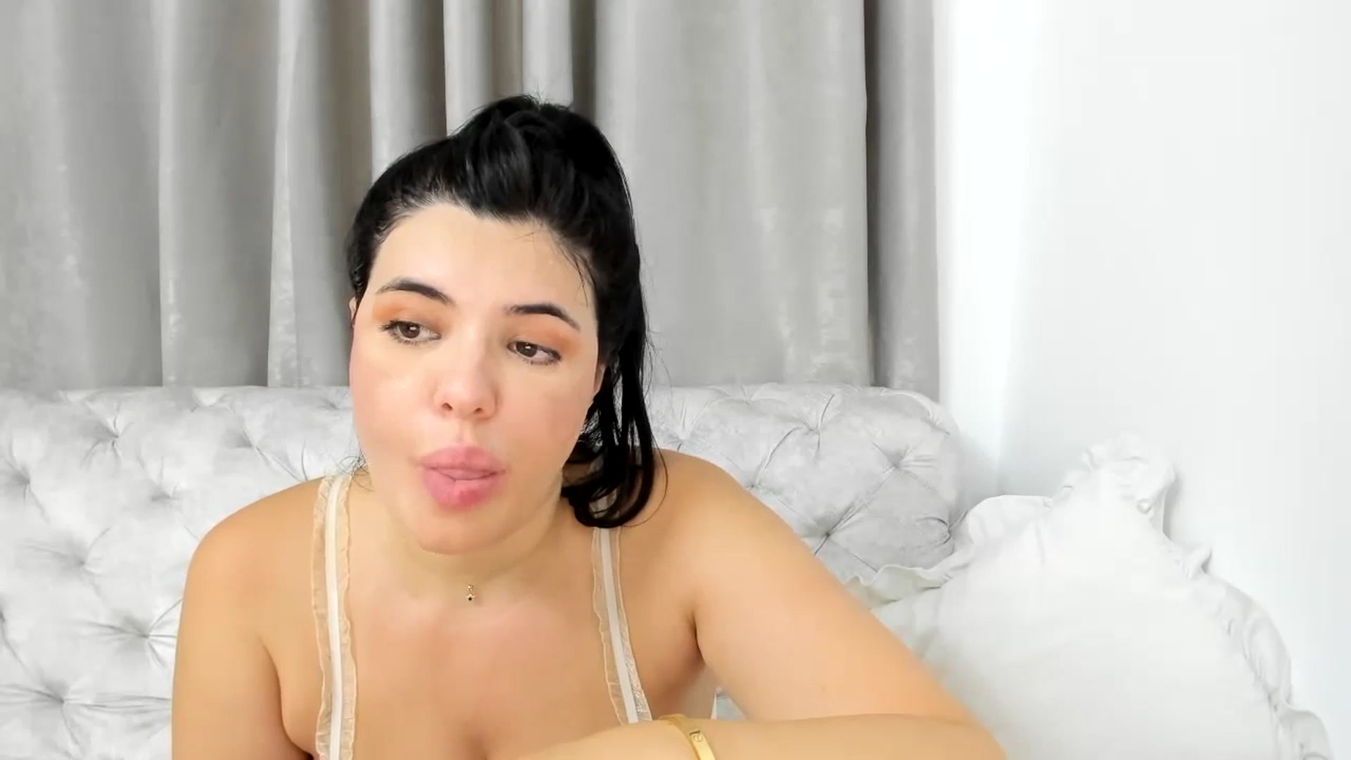 Gallery image thumbnail from Aeena's myfreecams stream on, 08/29/2023, 22:05 image 4 of 20