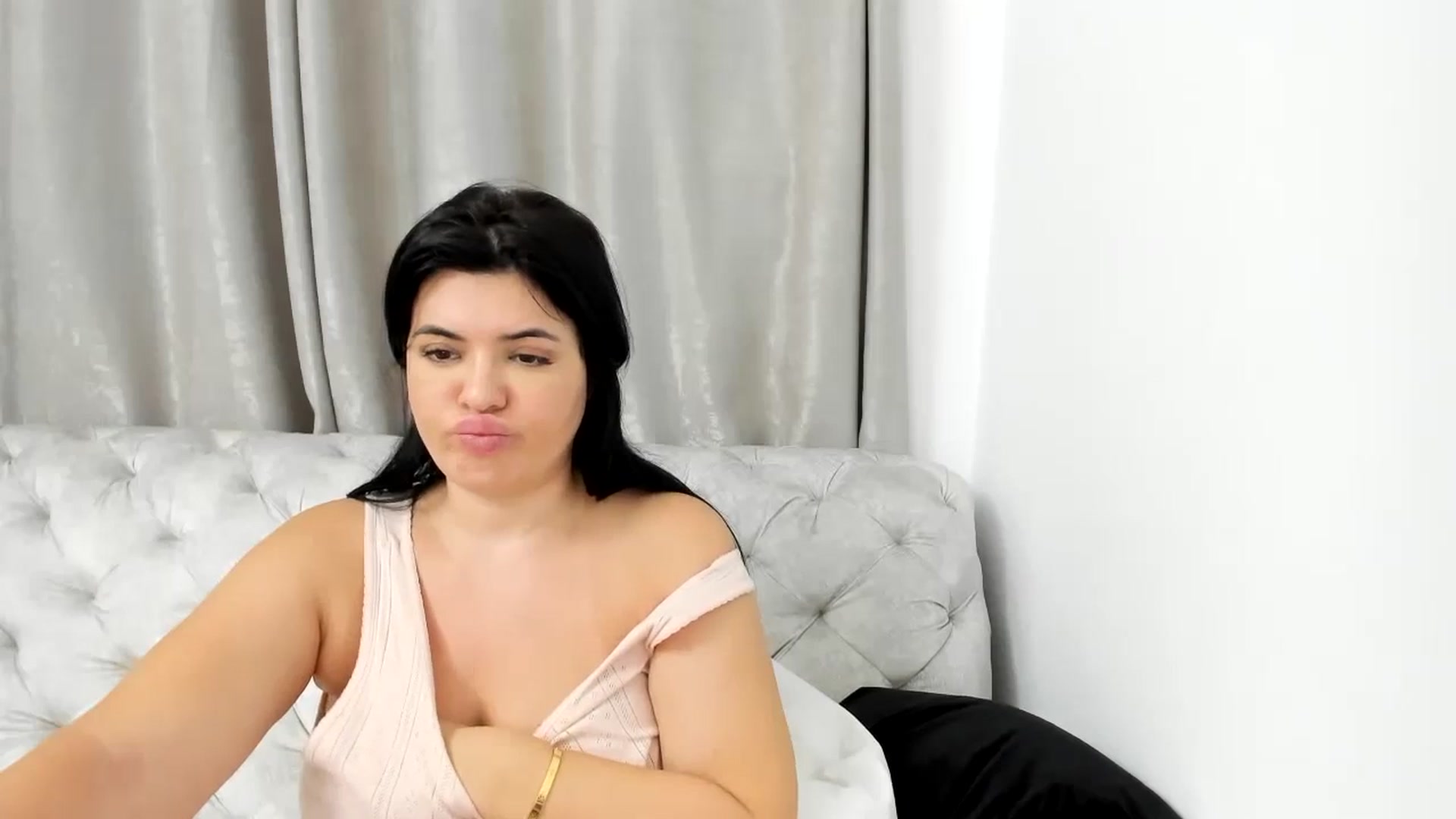 Gallery image thumbnail from Aeena's myfreecams stream on, 09/26/2023, 22:03 image 8 of 20