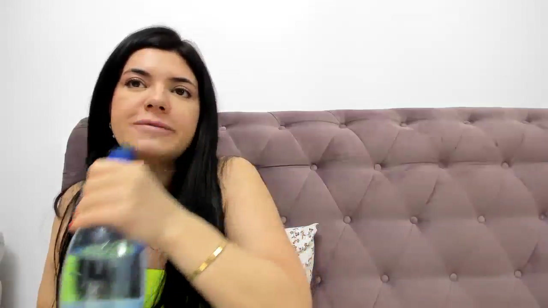 Gallery image thumbnail from Aeena's myfreecams stream on, 12/21/2023, 22:32 image 7 of 20