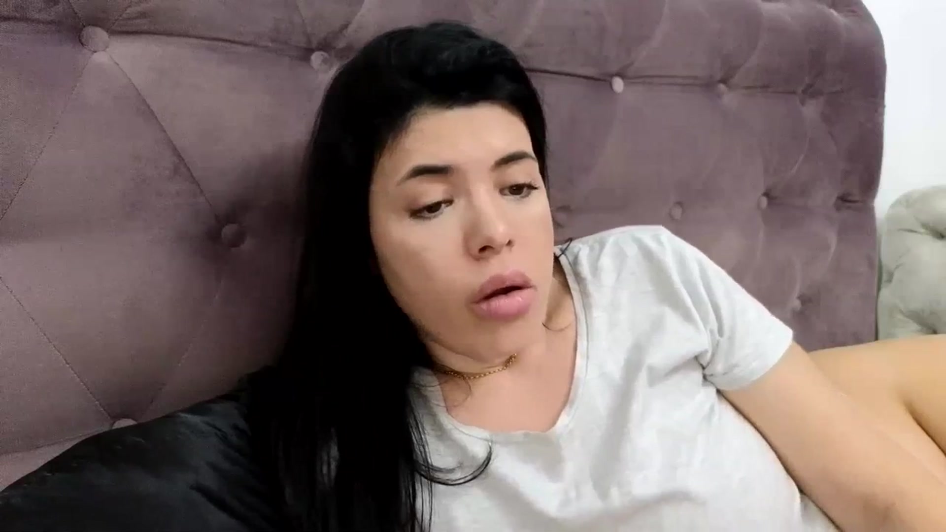 Gallery image thumbnail from Aeena's myfreecams stream on, 04/15/2024, 23:08 image 3 of 20