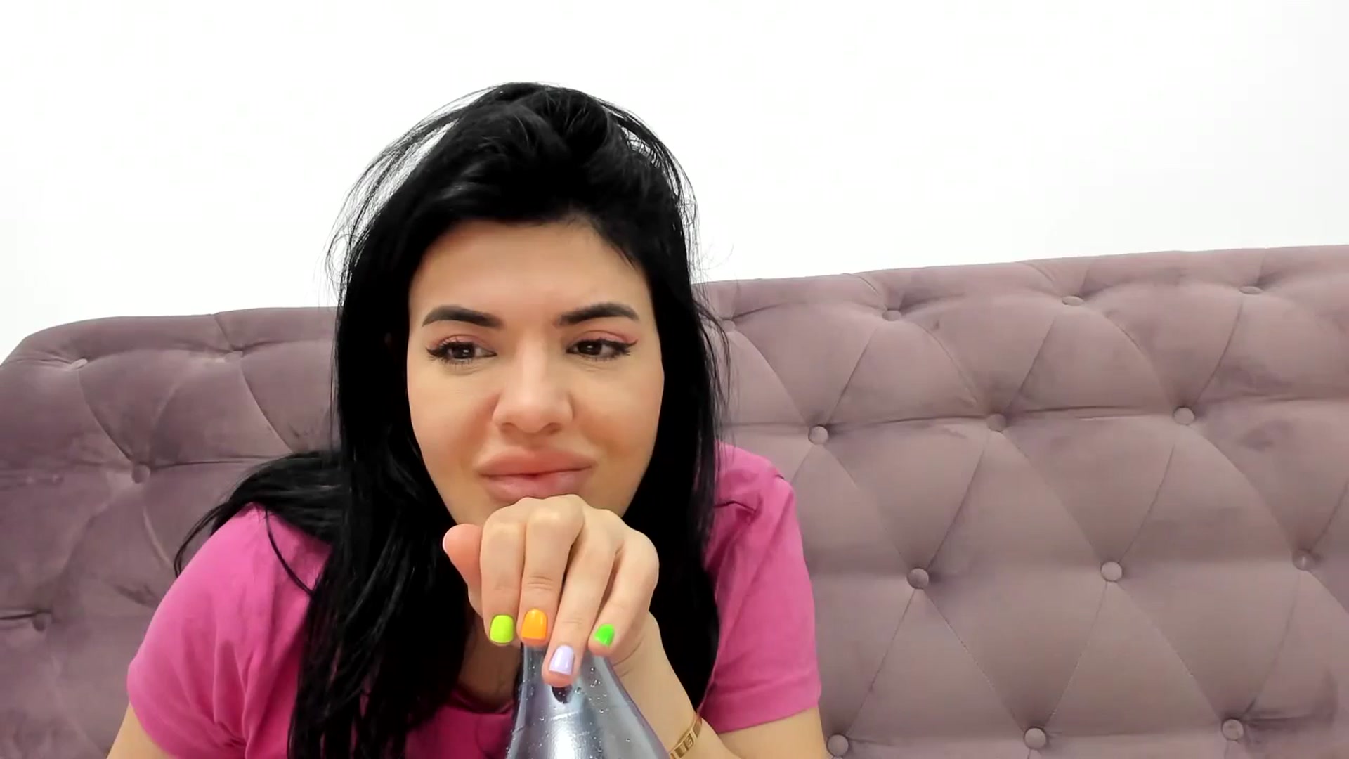 Gallery image thumbnail from Aeena's myfreecams stream on, 05/14/2024, 21:21 image 18 of 20