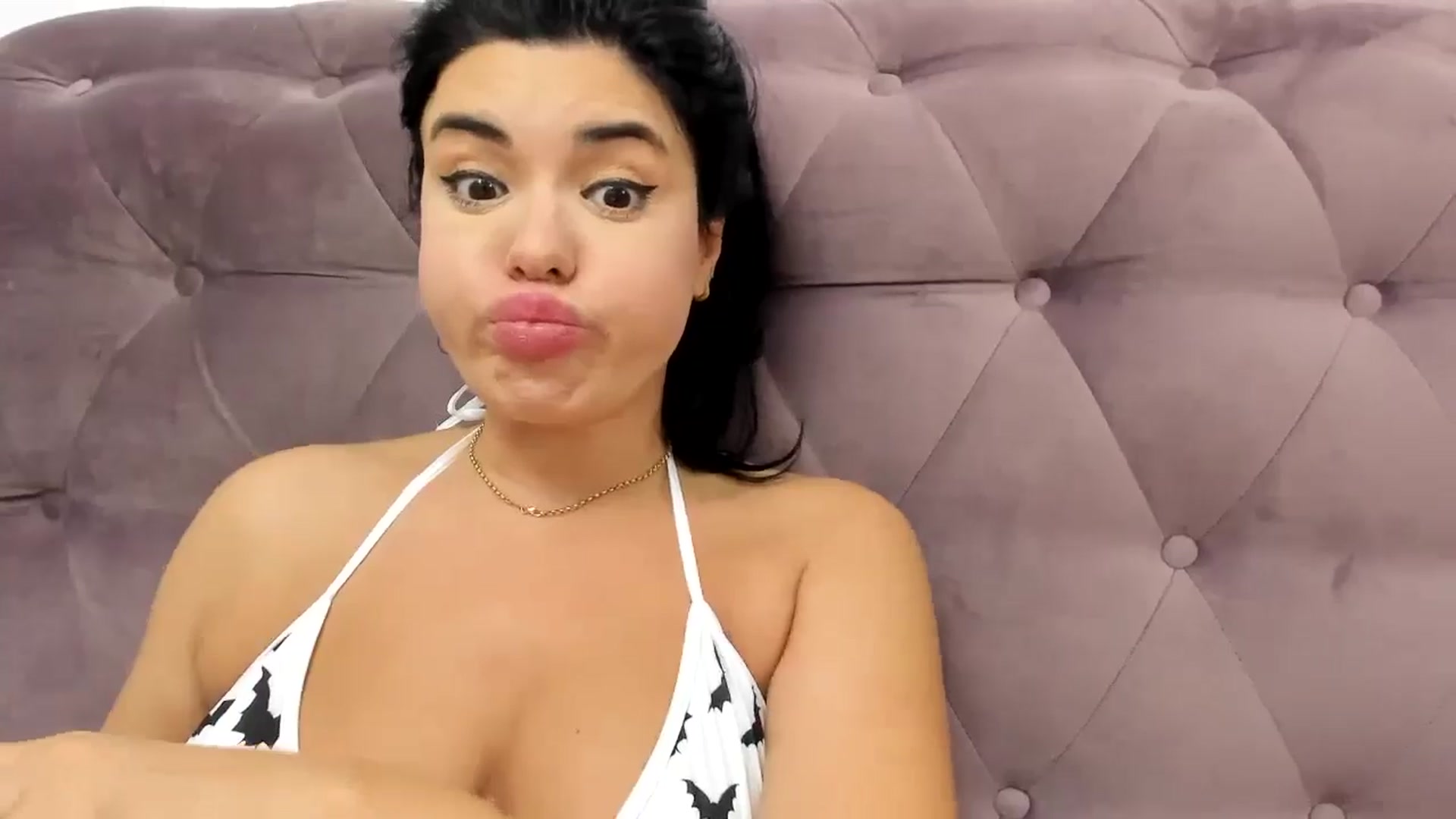 Gallery image thumbnail from Aeena's myfreecams stream on, 10/06/2024, 23:04 image 11 of 20