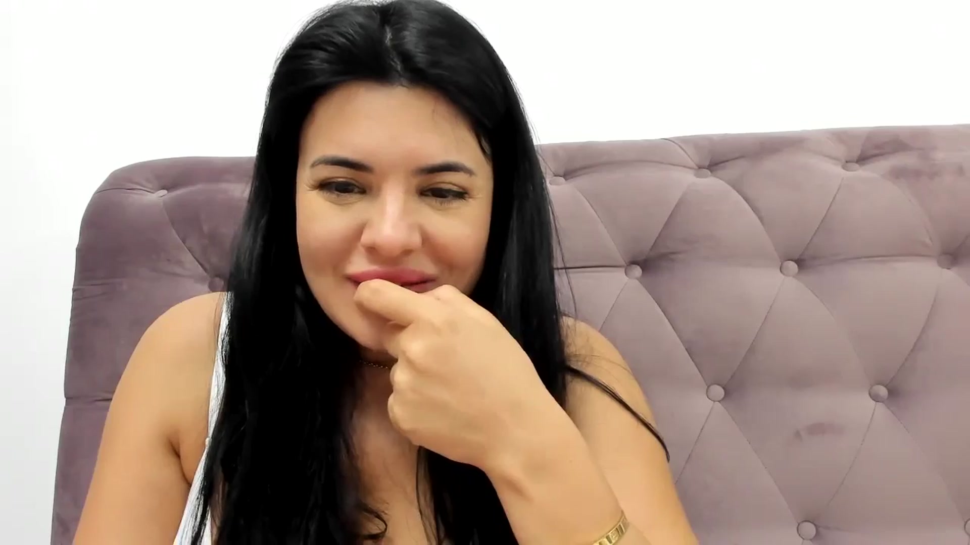 Gallery image thumbnail from Aeena's myfreecams stream on, 10/14/2024, 23:05 image 18 of 20