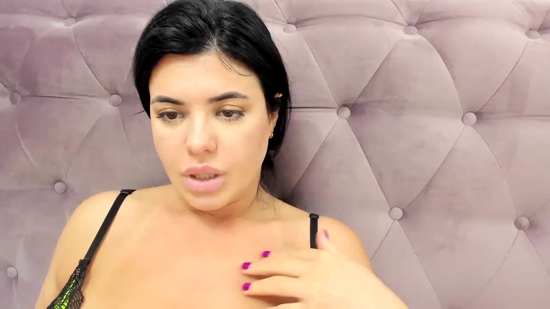 Gallery image thumbnail from Aeena's myfreecams stream on, 10/17/2024, 23:09 image 16 of 20
